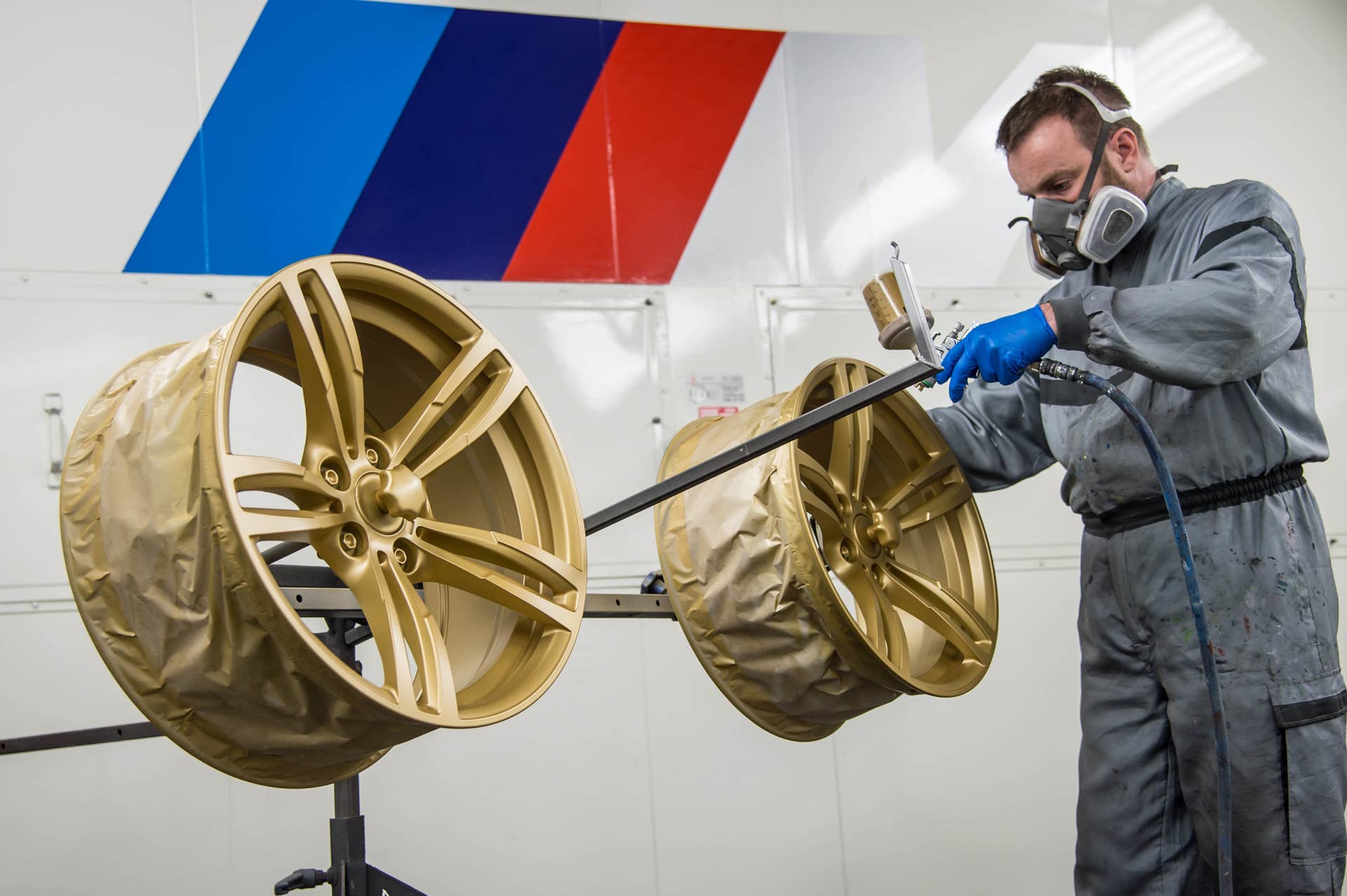 BMW M2 MotoGP Safety Car wheel paint