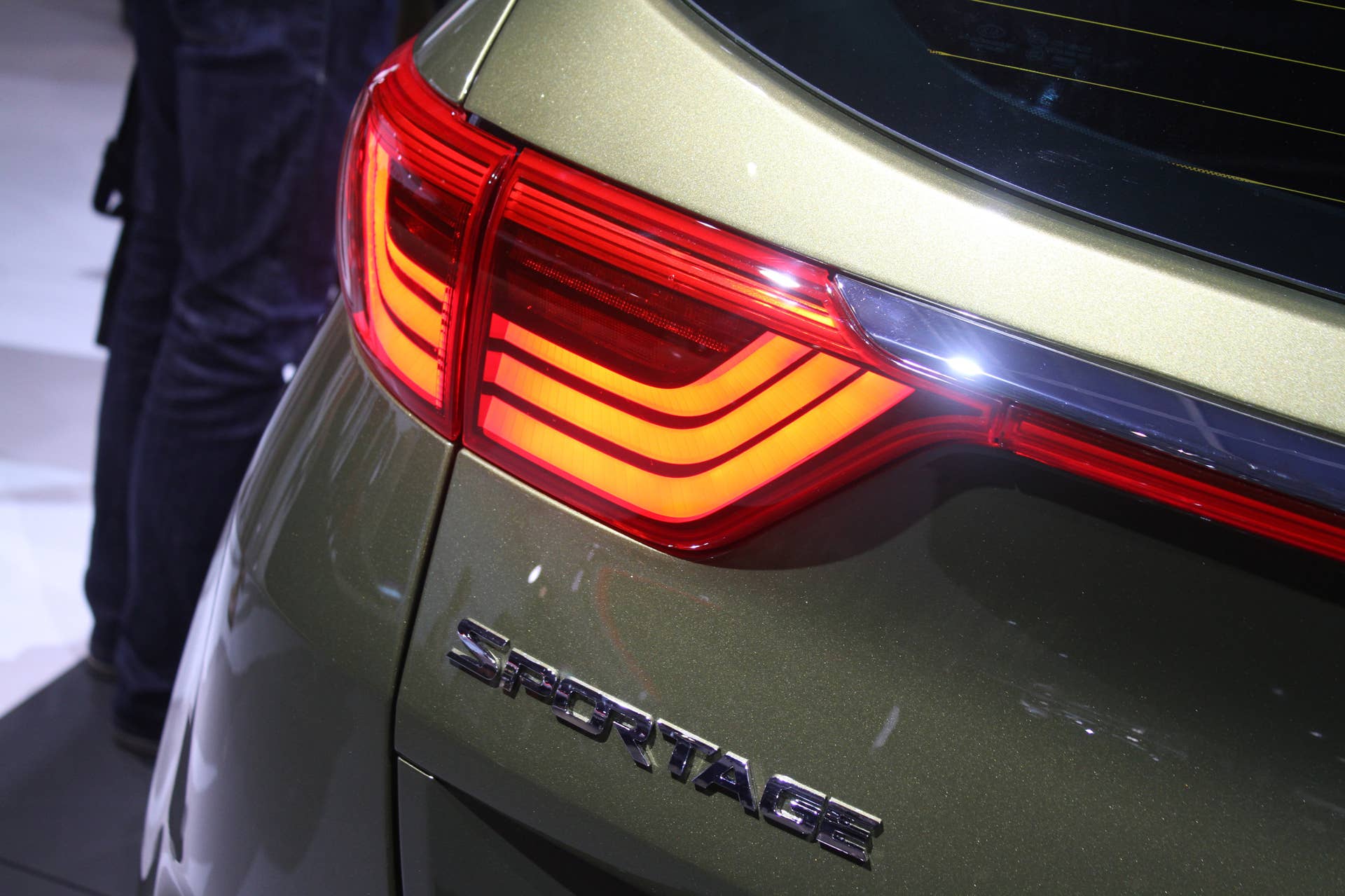 The 2016 Kia Sportage, revealed at the 2015 Frankfurt Motor Show, taillight detail and Sportage badge.