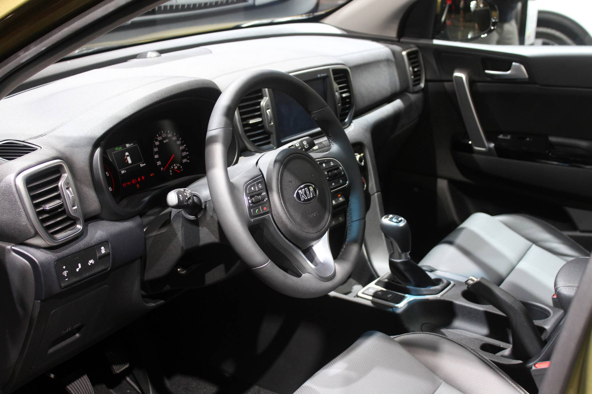 The 2016 Kia Sportage, revealed at the 2015 Frankfurt Motor Show, interior.