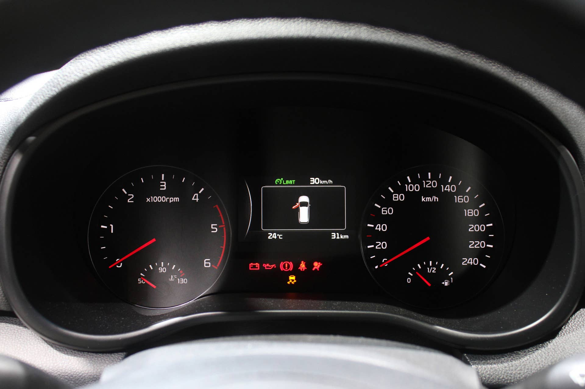 The 2016 Kia Sportage, revealed at the 2015 Frankfurt Motor Show, gauge cluster.