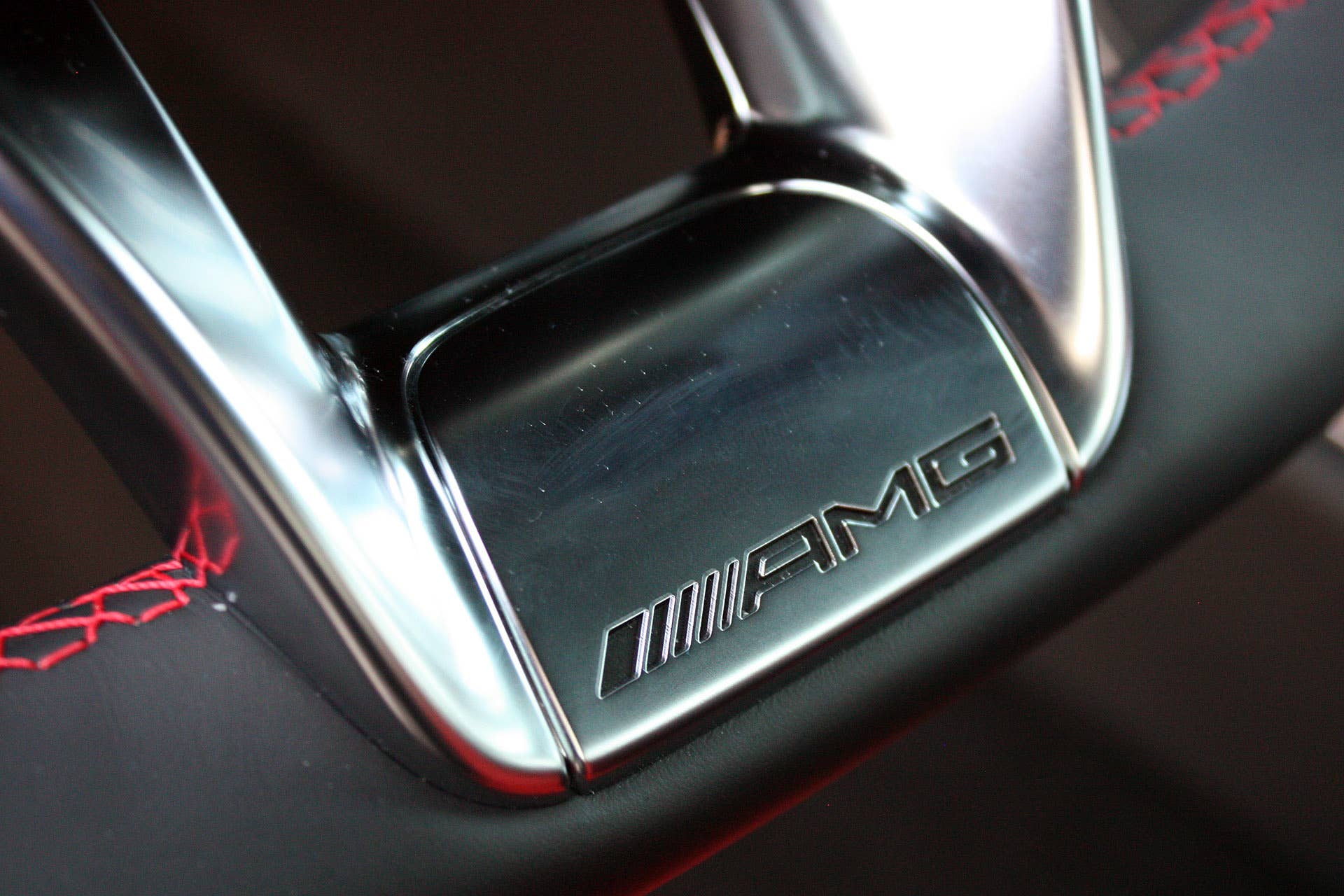 2015 Mercedes-AMG C63 S steering wheel detail