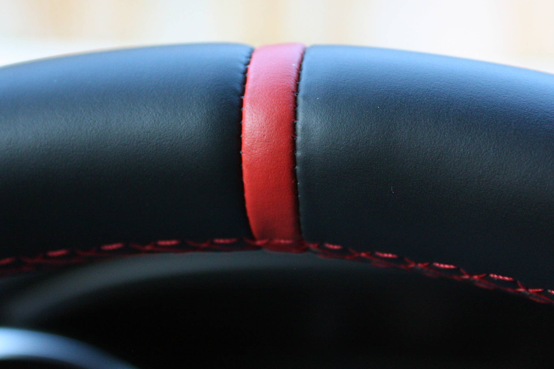 2015 Mercedes-AMG C63 S steering wheel detail