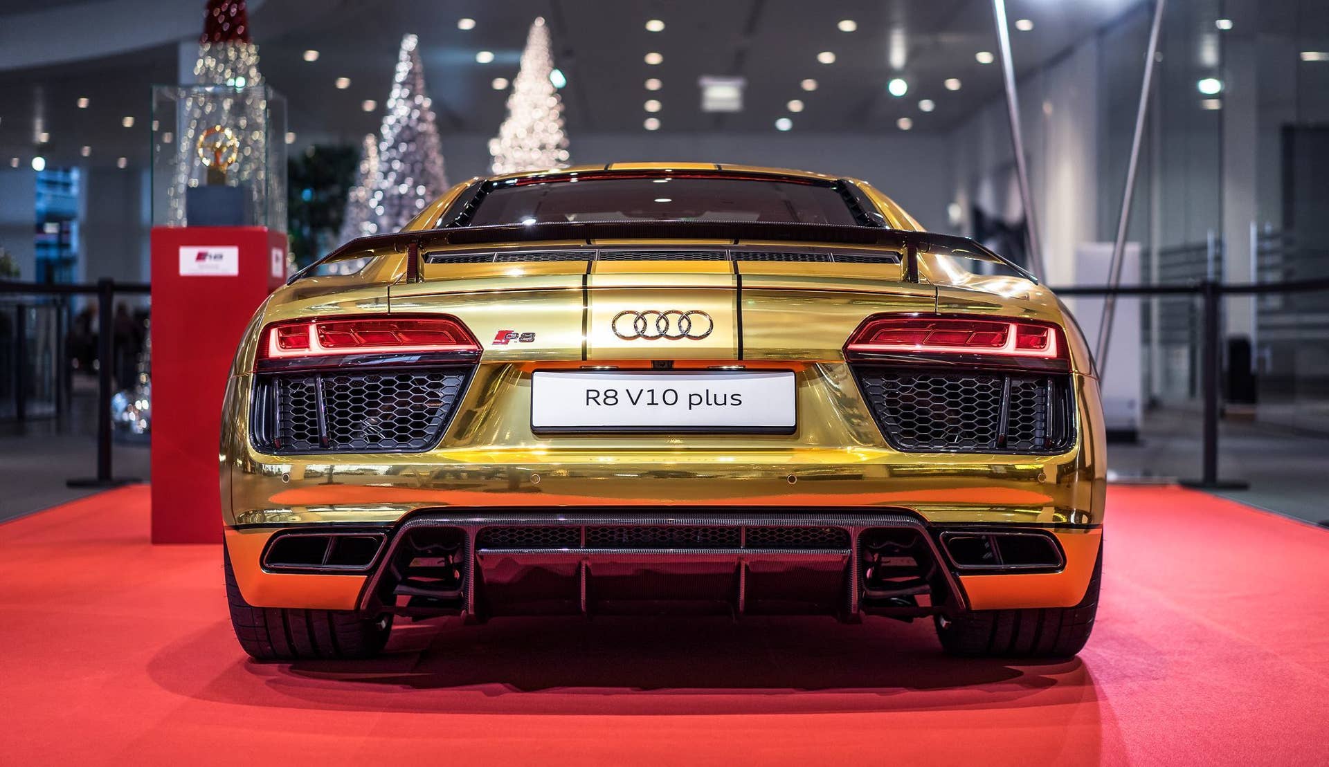 gold chrome Audi R8 V10 Plus rear