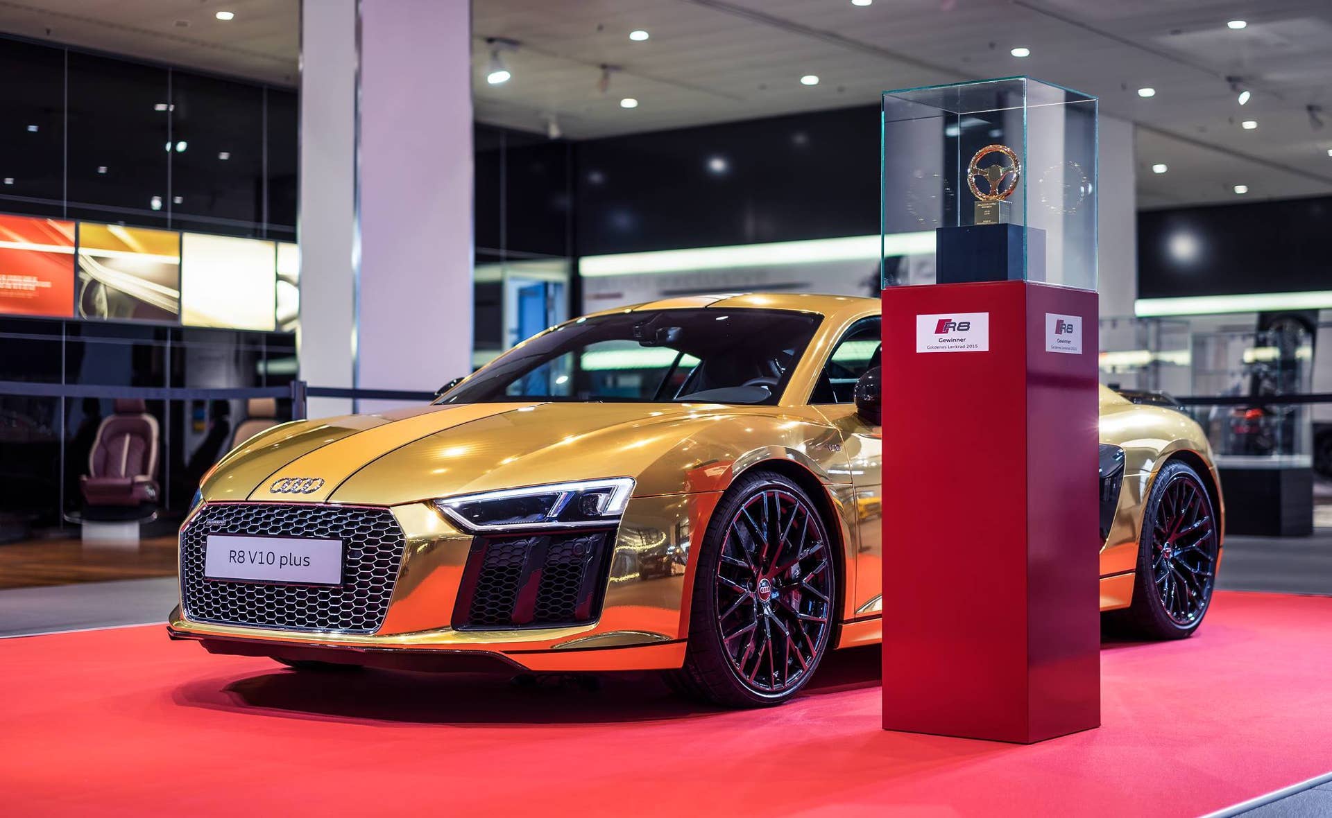 Audi R8 V10 Plus gold chrome front 3/4 forum neckarsulm