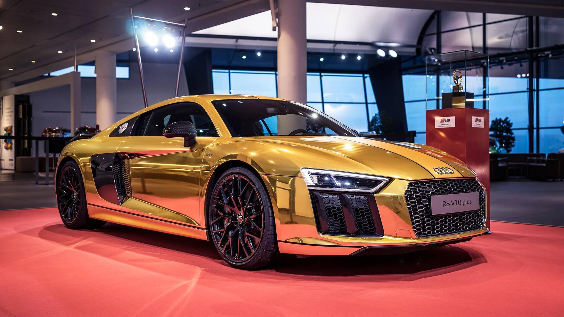 Audi R8 V10 Plus gold chrome front 3/4