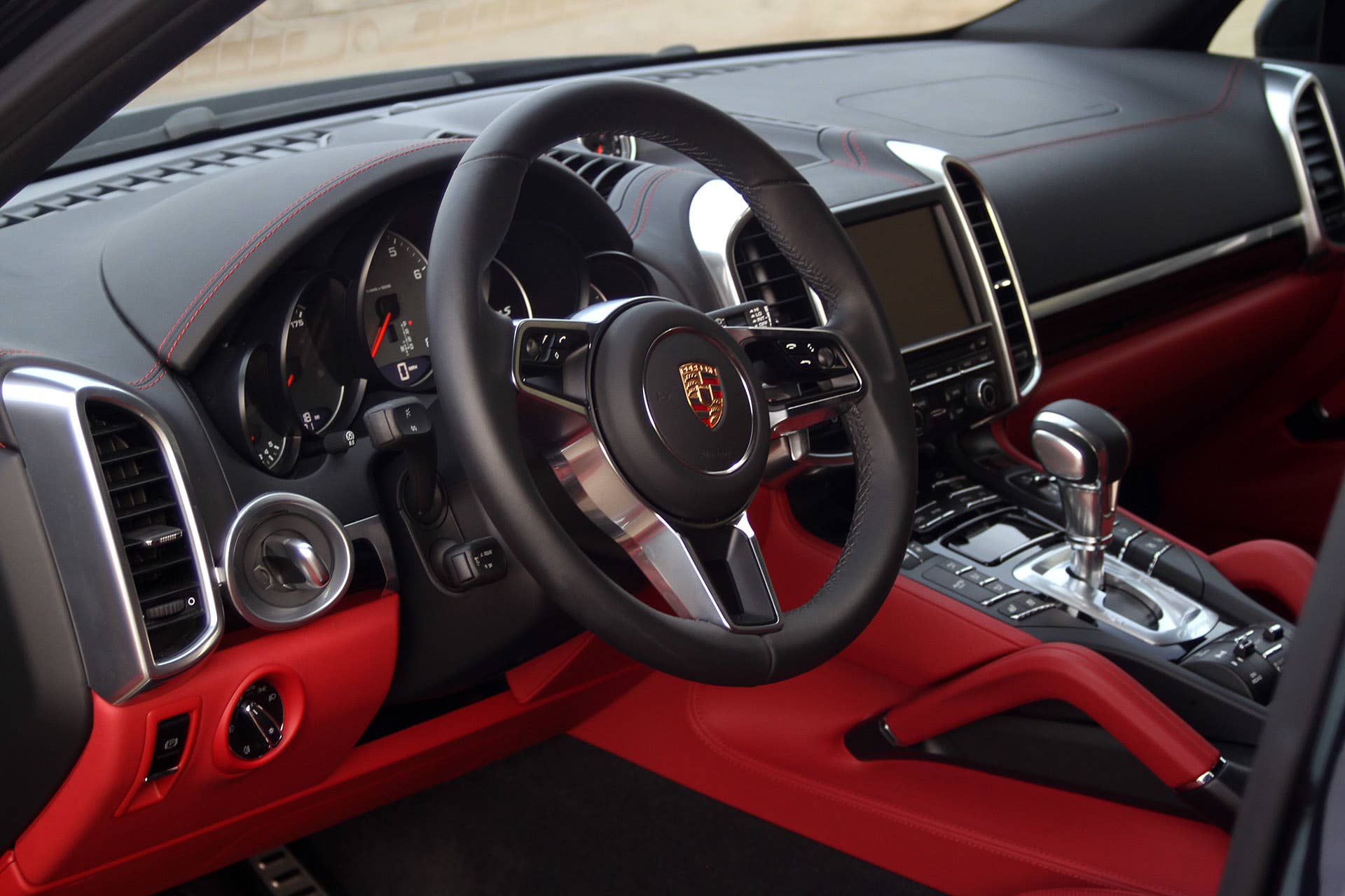 2015 Porsche Cayenne S interior