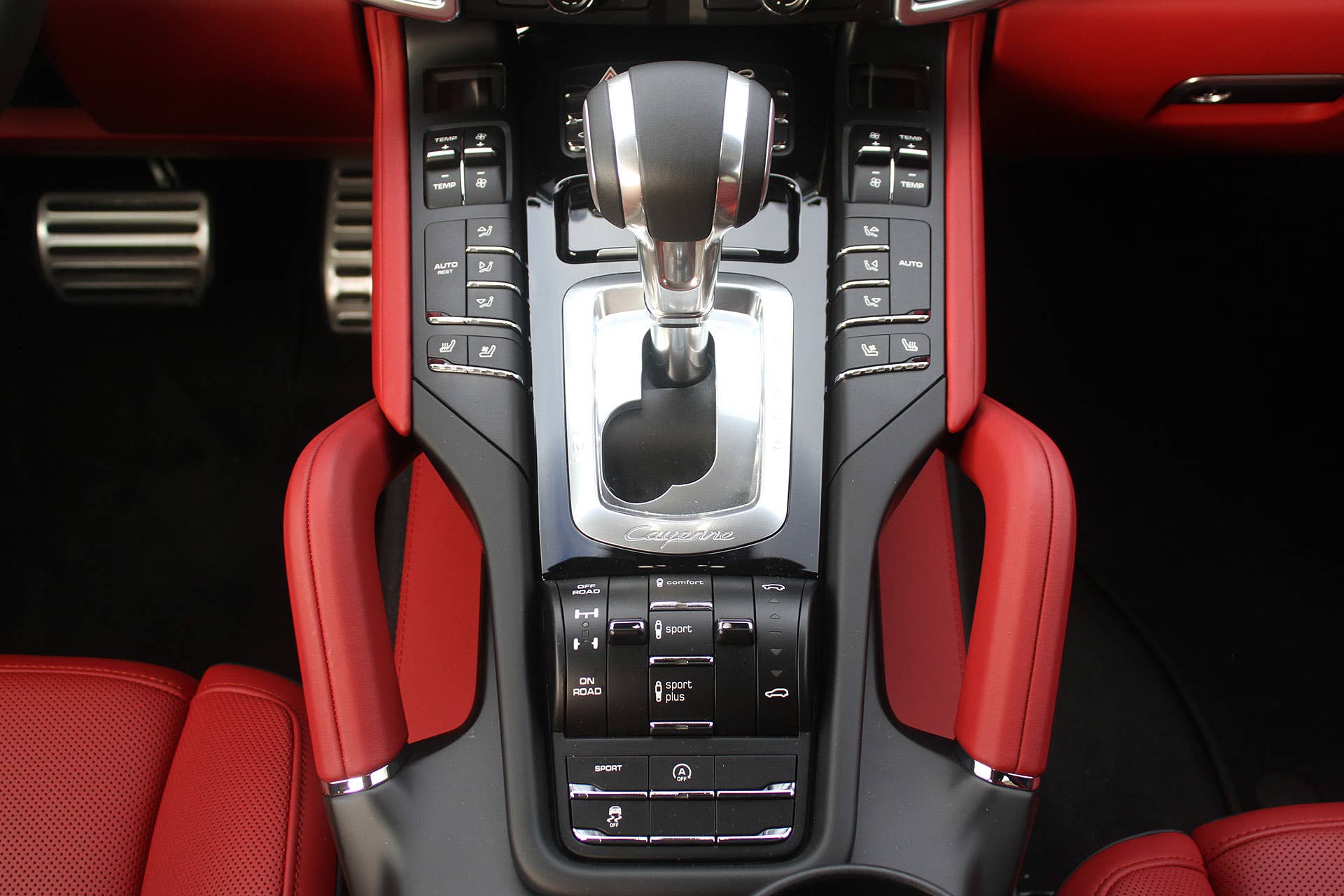 2015 Porsche Cayenne S center console