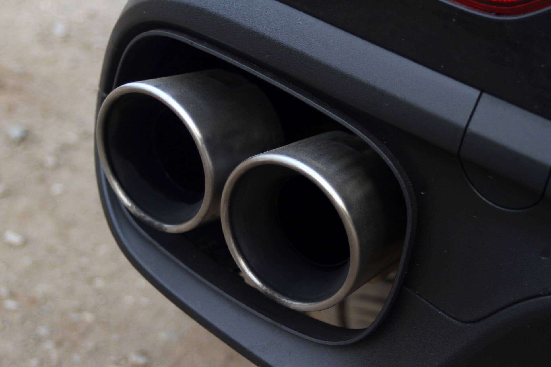 2015 Porsche Cayenne S exhaust tips