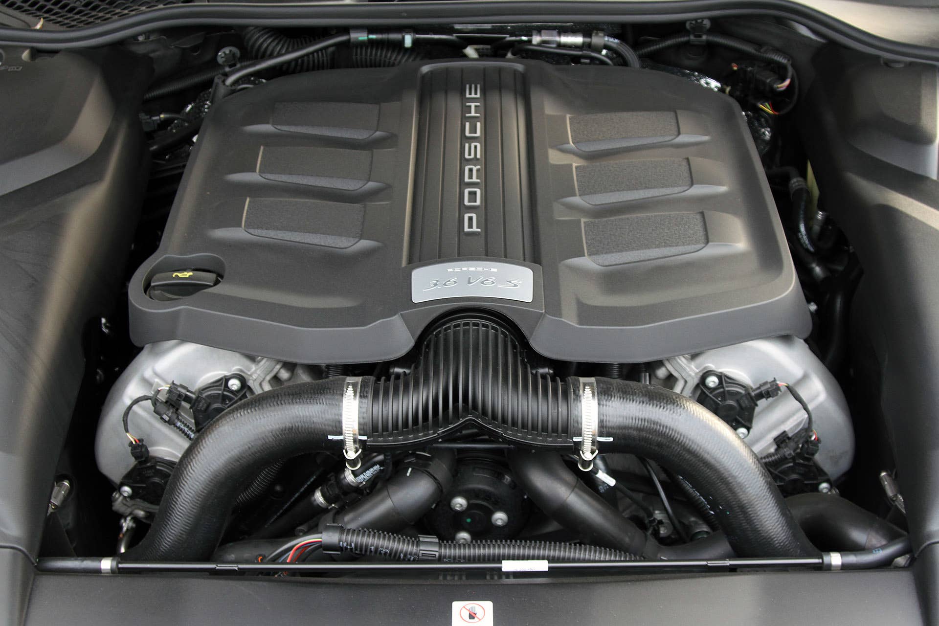 2015 Porsche Cayenne S engine