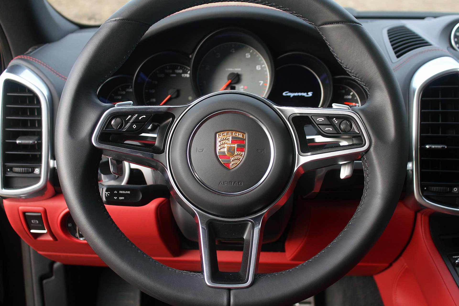 2015 Porsche Cayenne S steering wheel