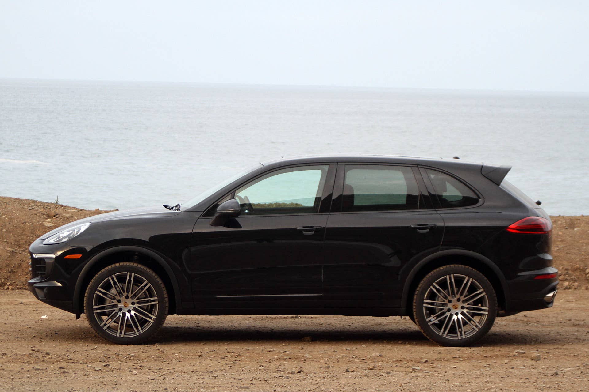 2015 Porsche Cayenne S side view