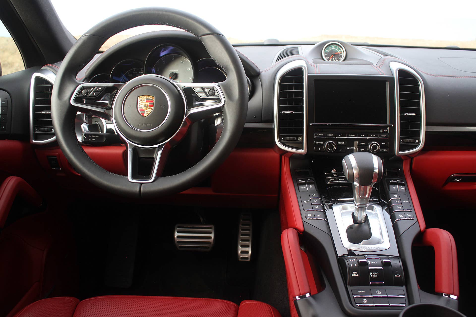 2015 Porsche Cayenne S interior