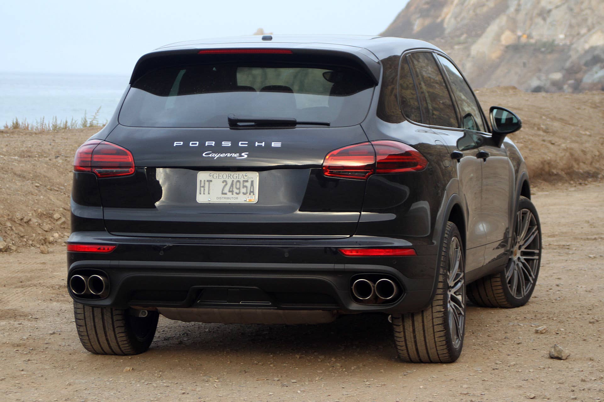 2015 Porsche Cayenne S rear 3/4 view