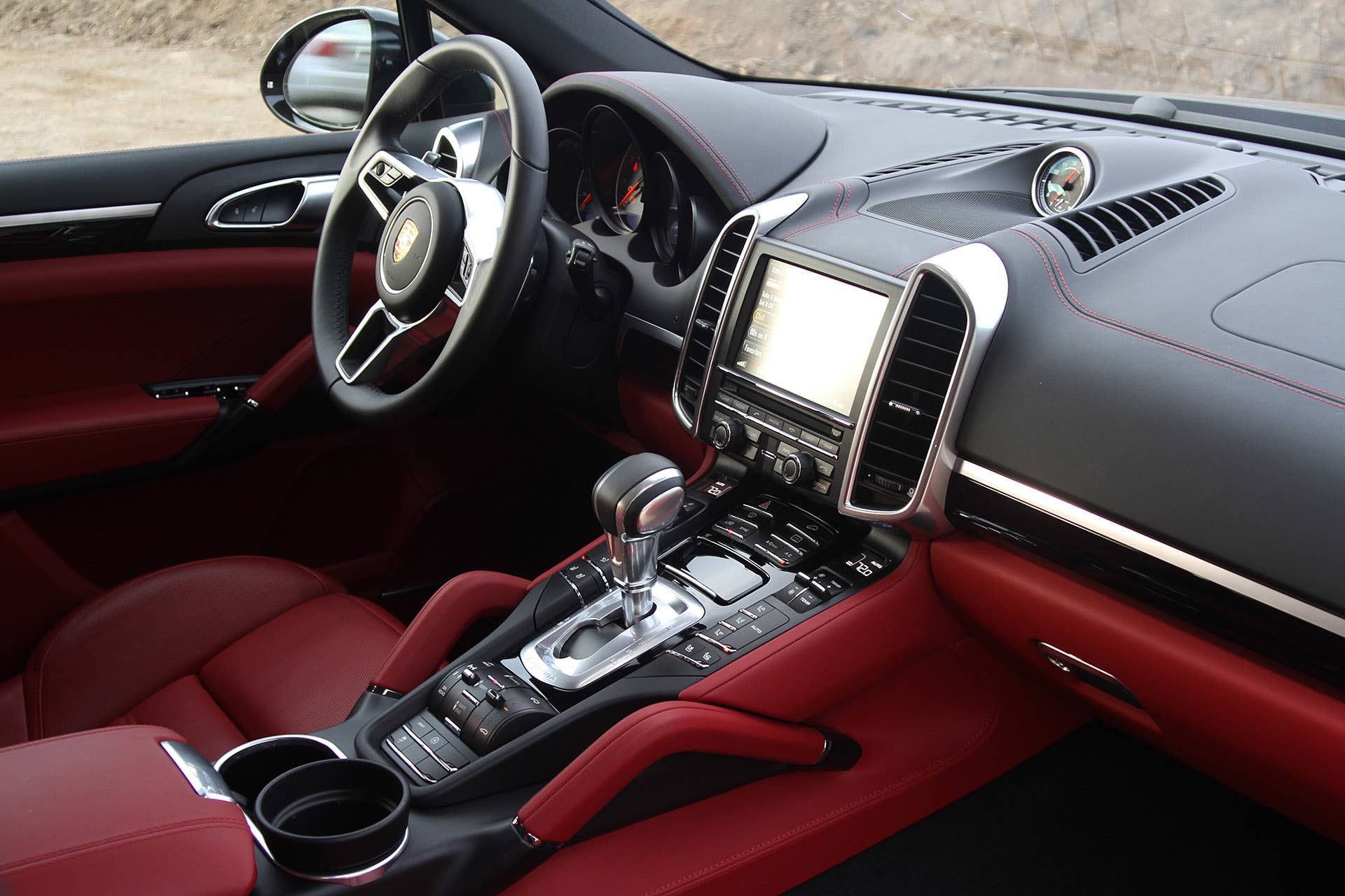 2015 Porsche Cayenne S interior