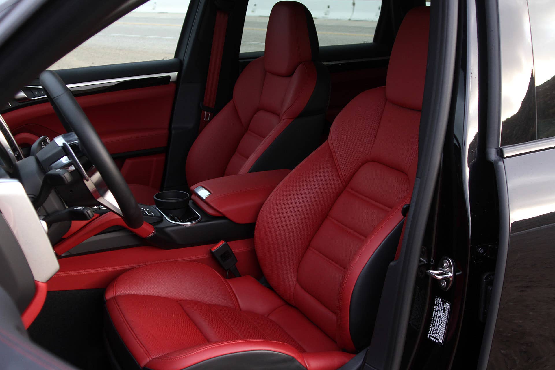 2015 Porsche Cayenne S front seats