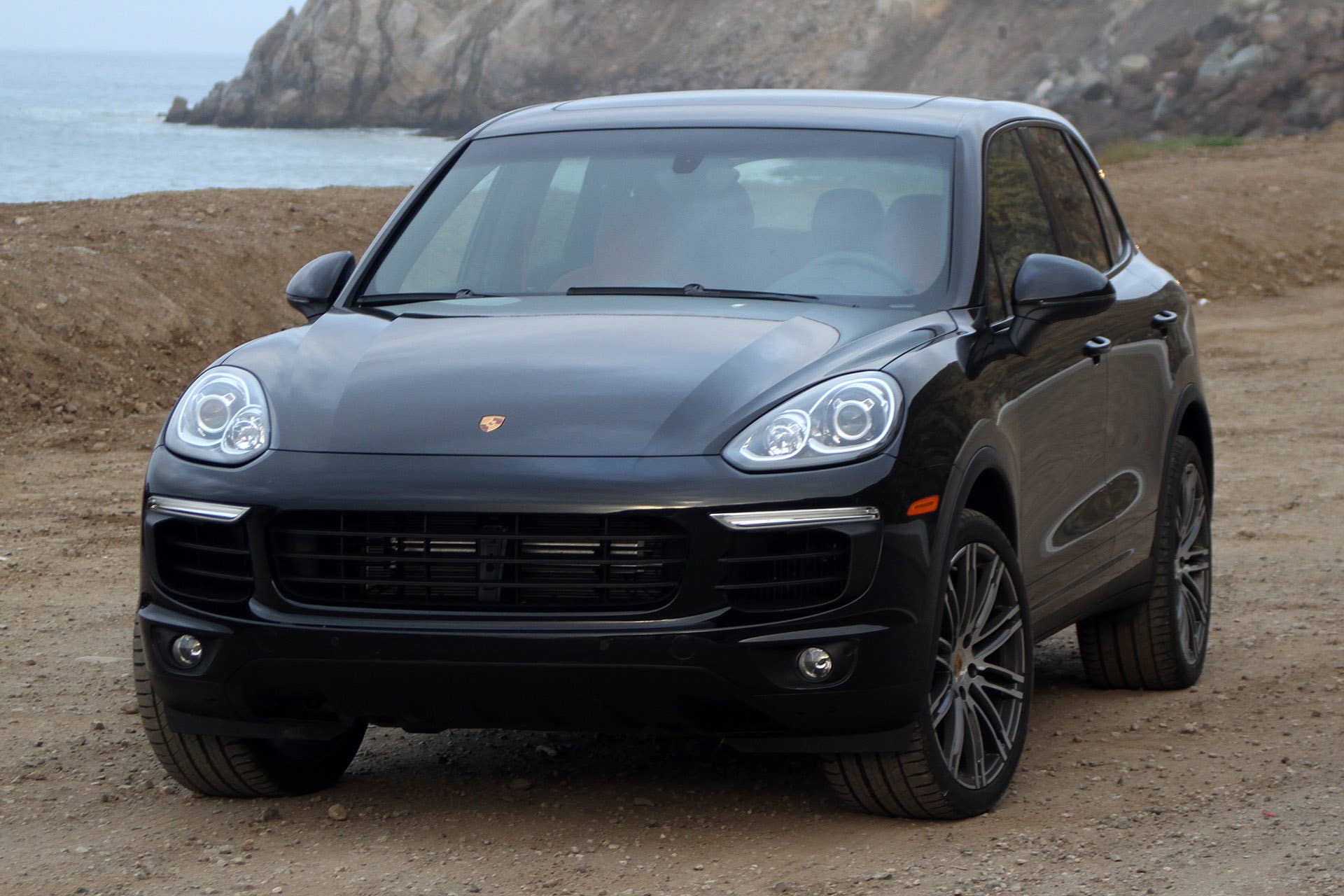 2015 Porsche Cayenne S front 3/4 view