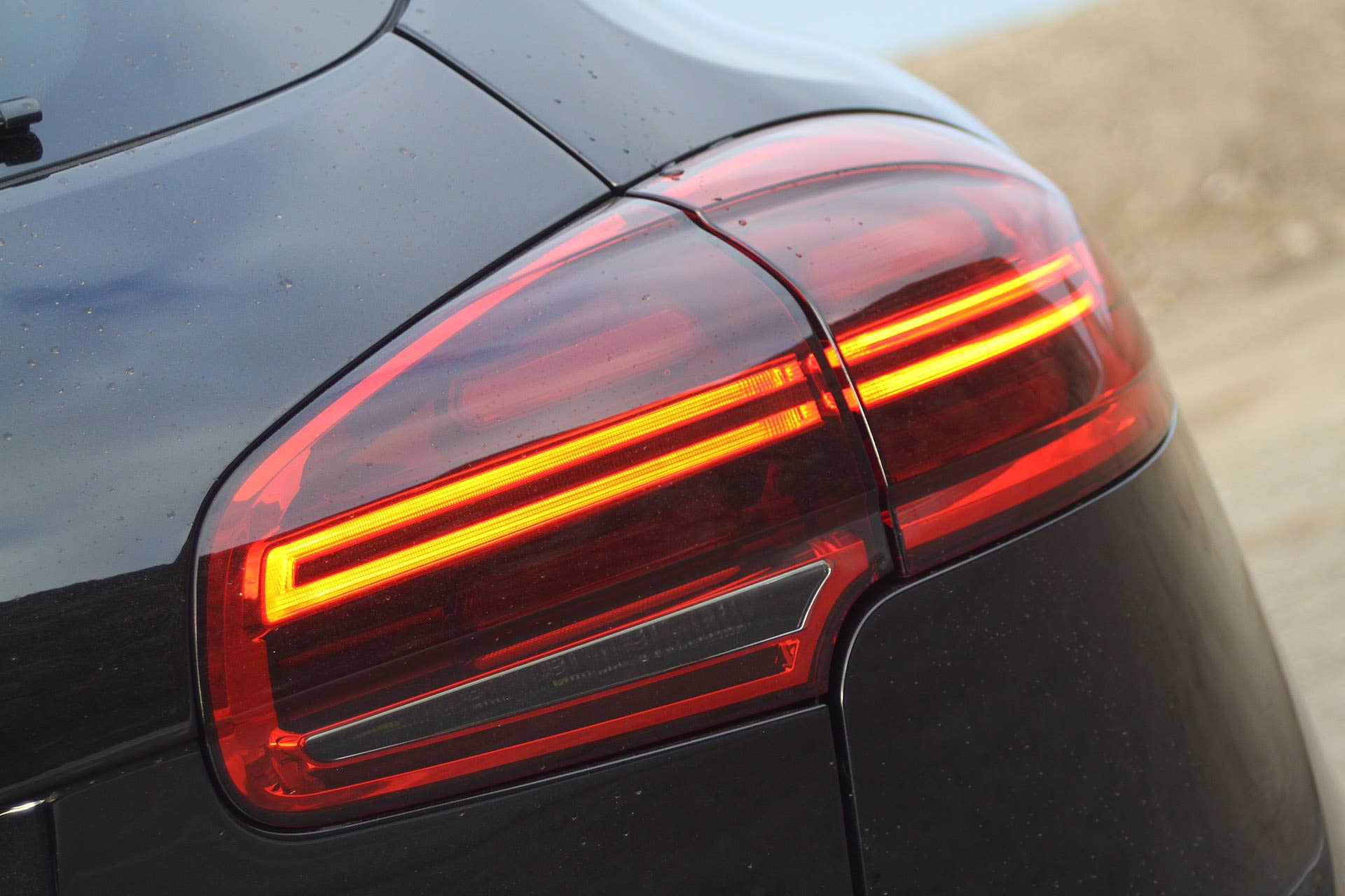 2015 Porsche Cayenne S taillight