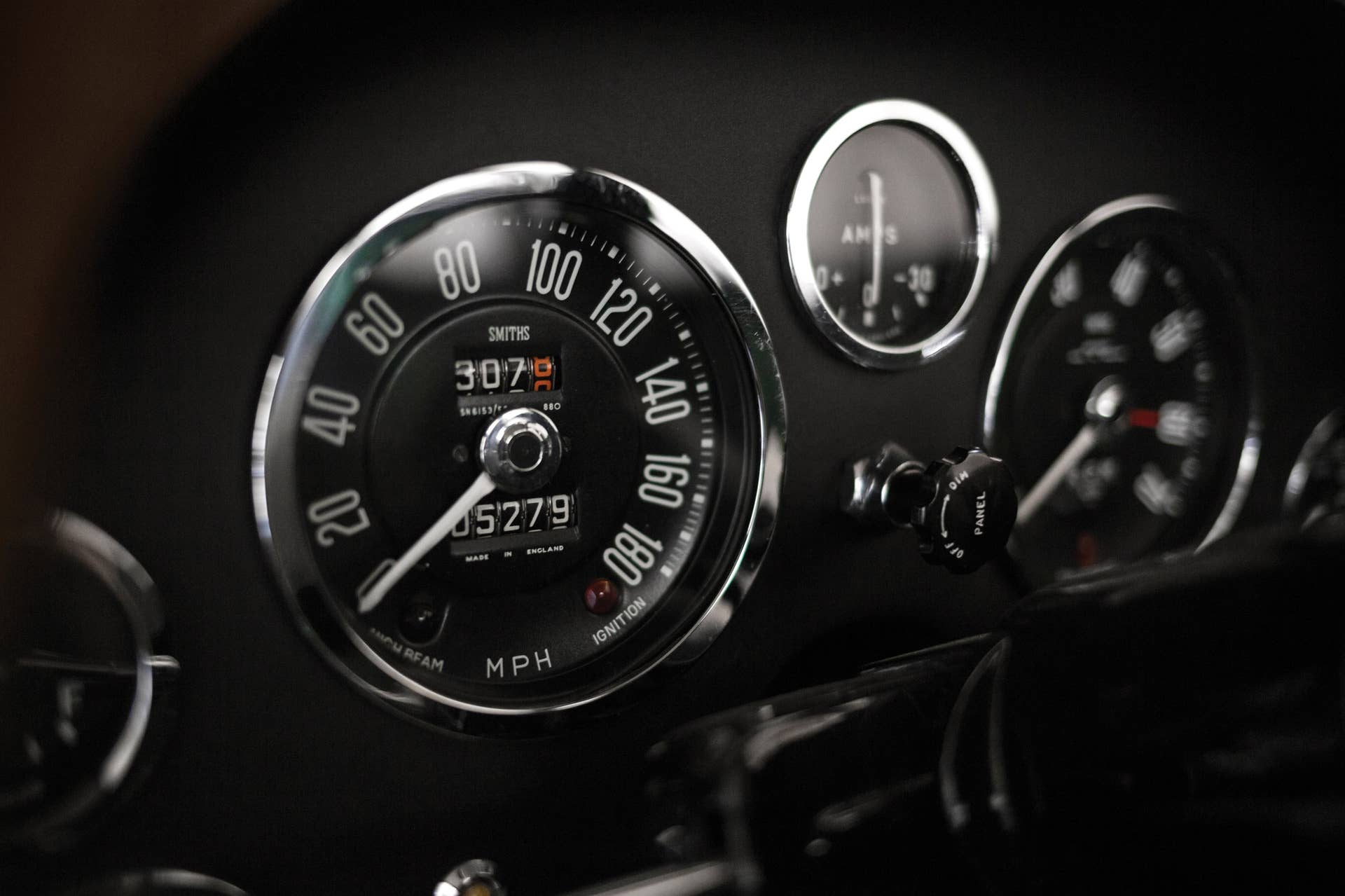 Aston Martin DB4 GT Zagato instruments