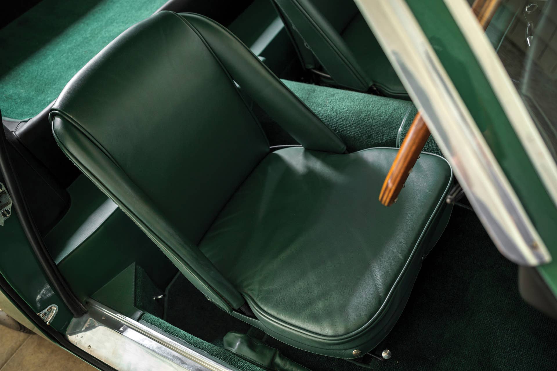 Aston Martin DB4 GT Zagato seat