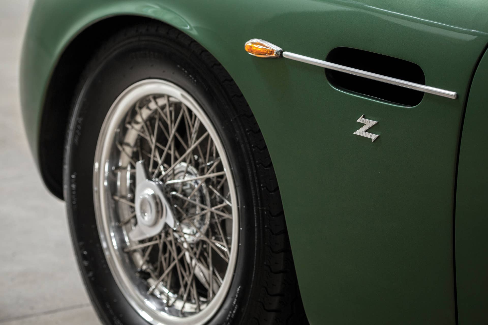 Aston Martin DB4 GT Zagato wheel fender