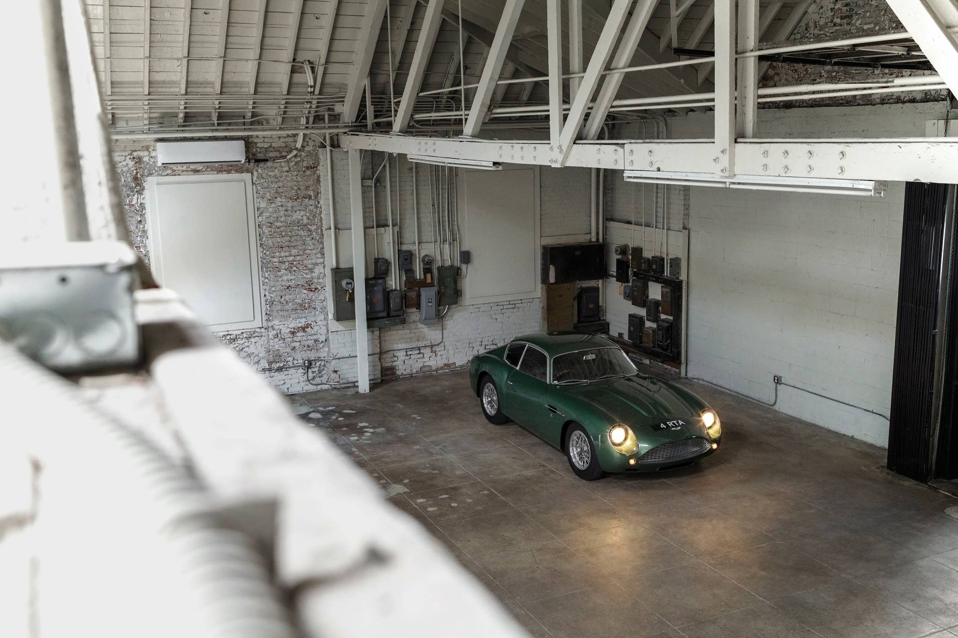 Aston Martin DB4 GT Zagato garage