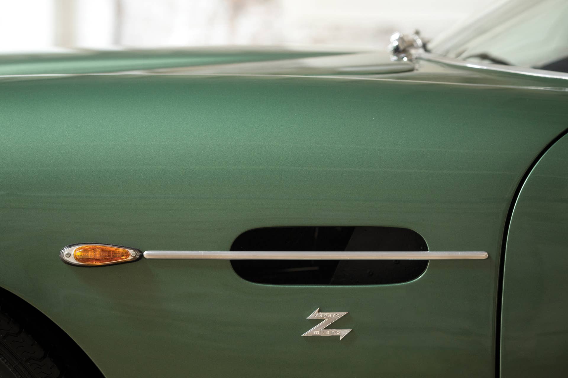 Aston Martin DB4 GT Zagato profile detail