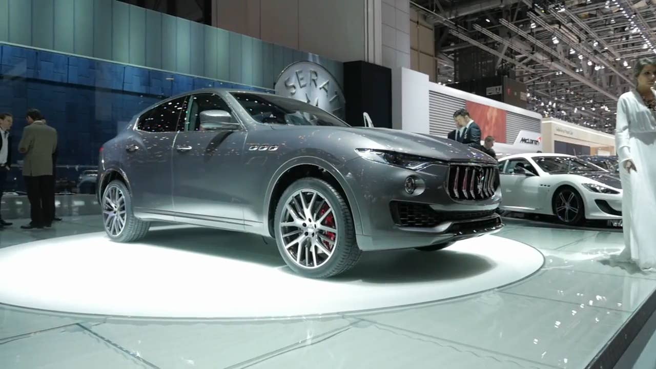 2017 Maserati Levante | 2016 Geneva Motor Show | Beauty-Roll