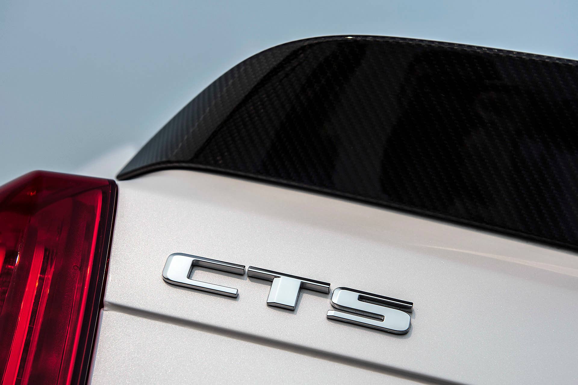 2016 Cadillac CTS-V badge
