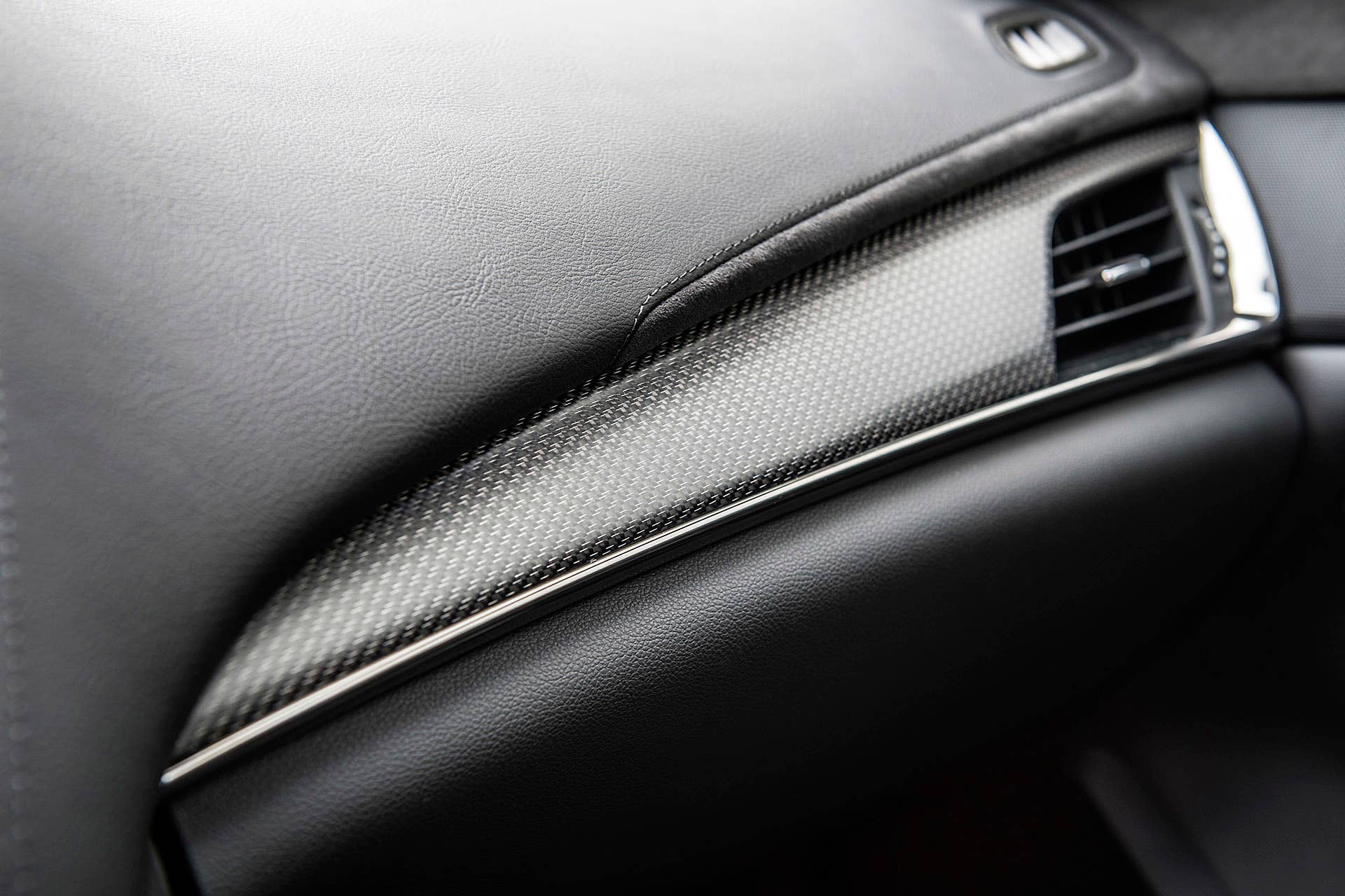 2016 Cadillac CTS-V dash
