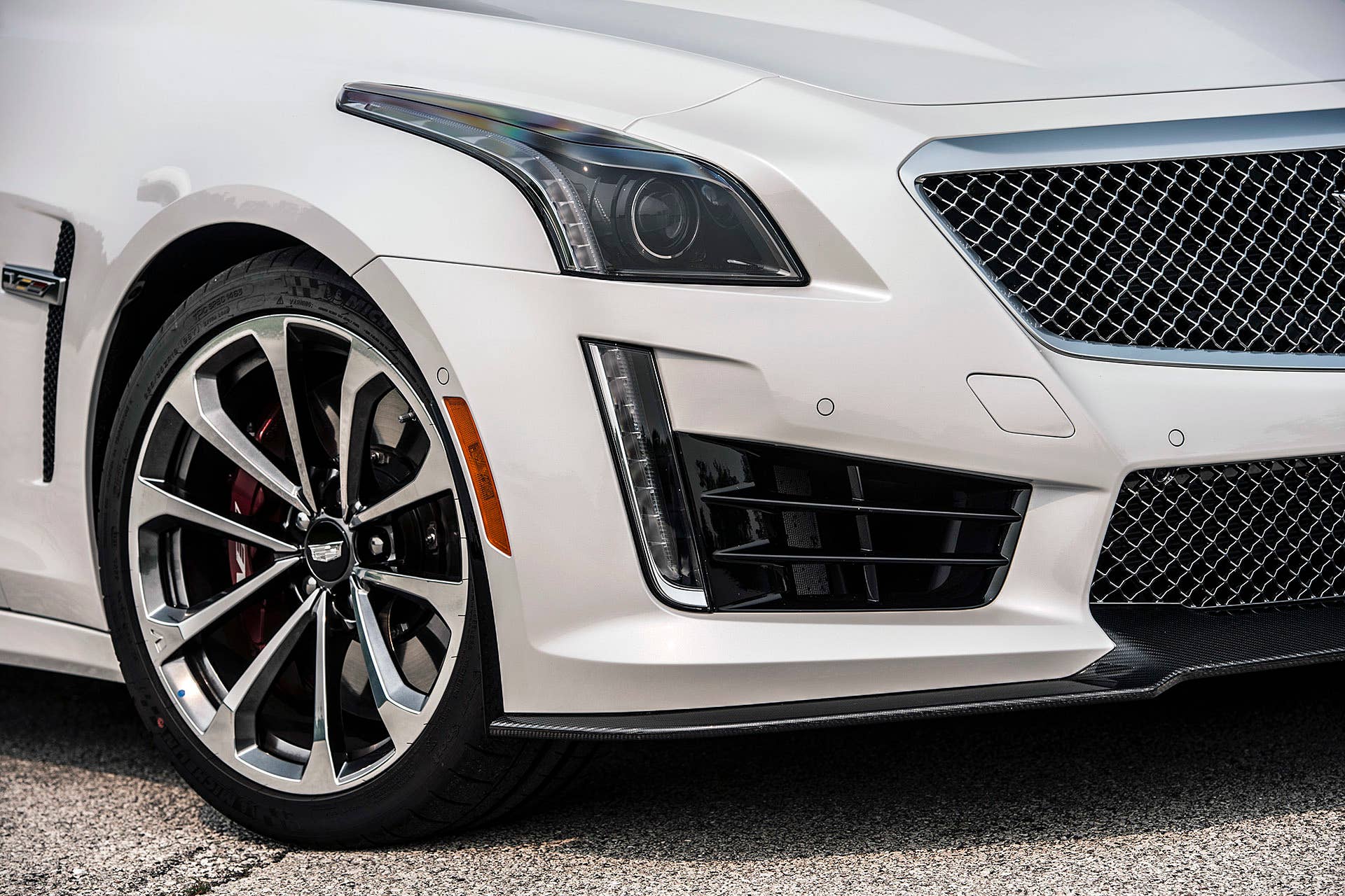 2016 Cadillac CTS-V front fender