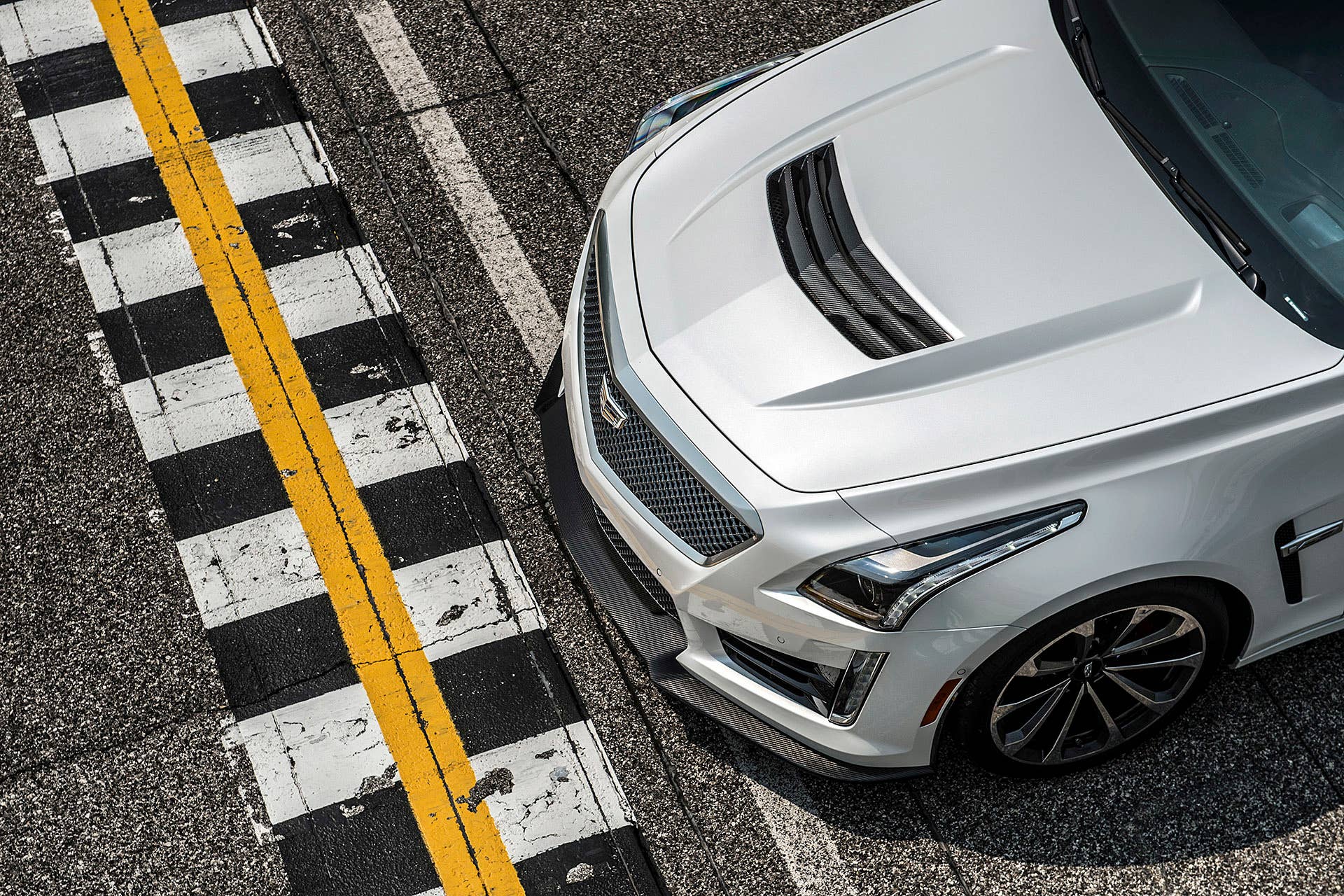 2016 Cadillac CTS-V front detail