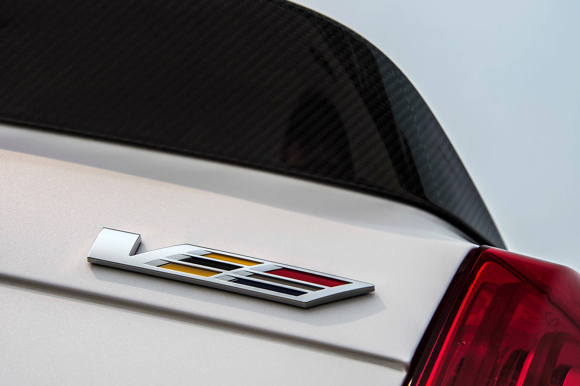 2016 Cadillac CTS-V badge