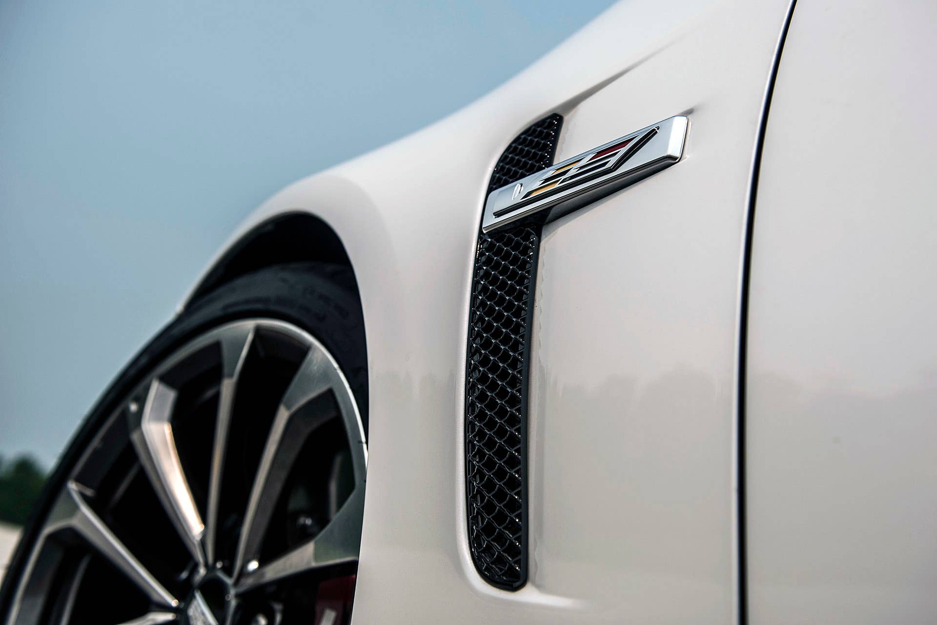 2016 Cadillac CTS-V side vent