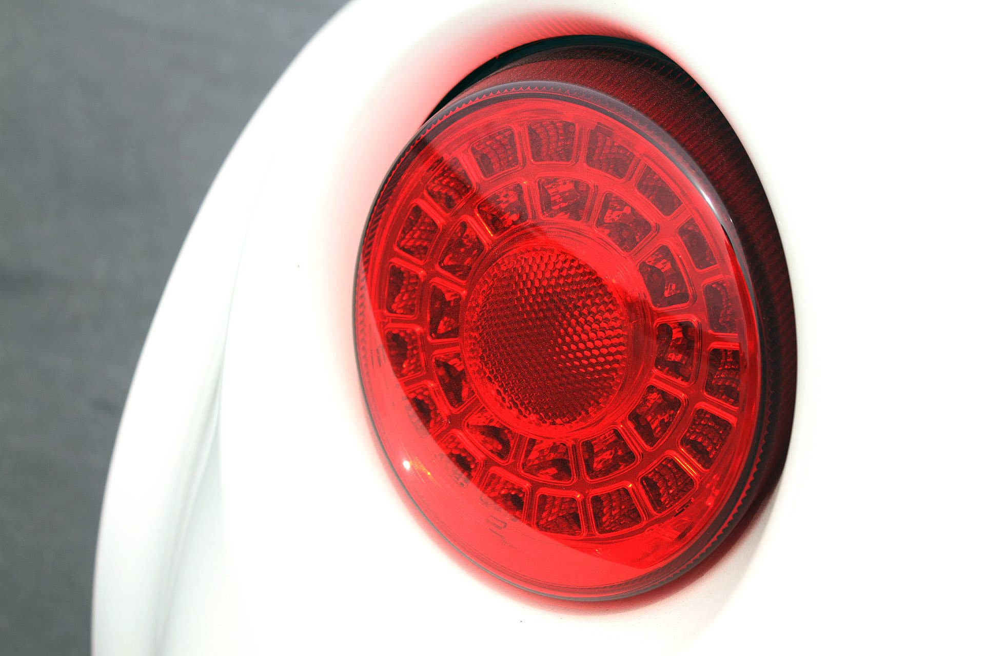 2015 Alfa Romeo 4C Spider taillight