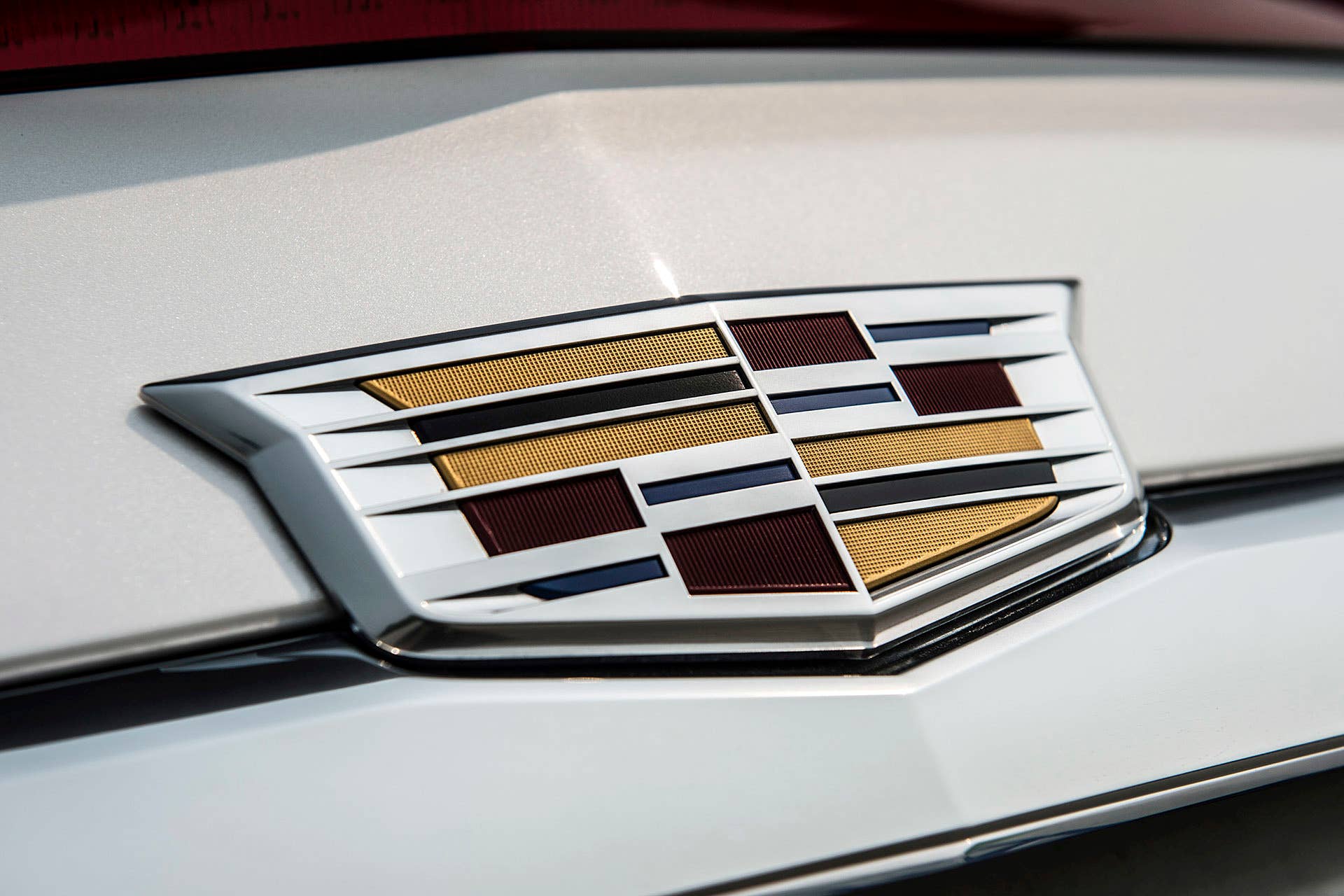 2016 Cadillac CTS-V badge