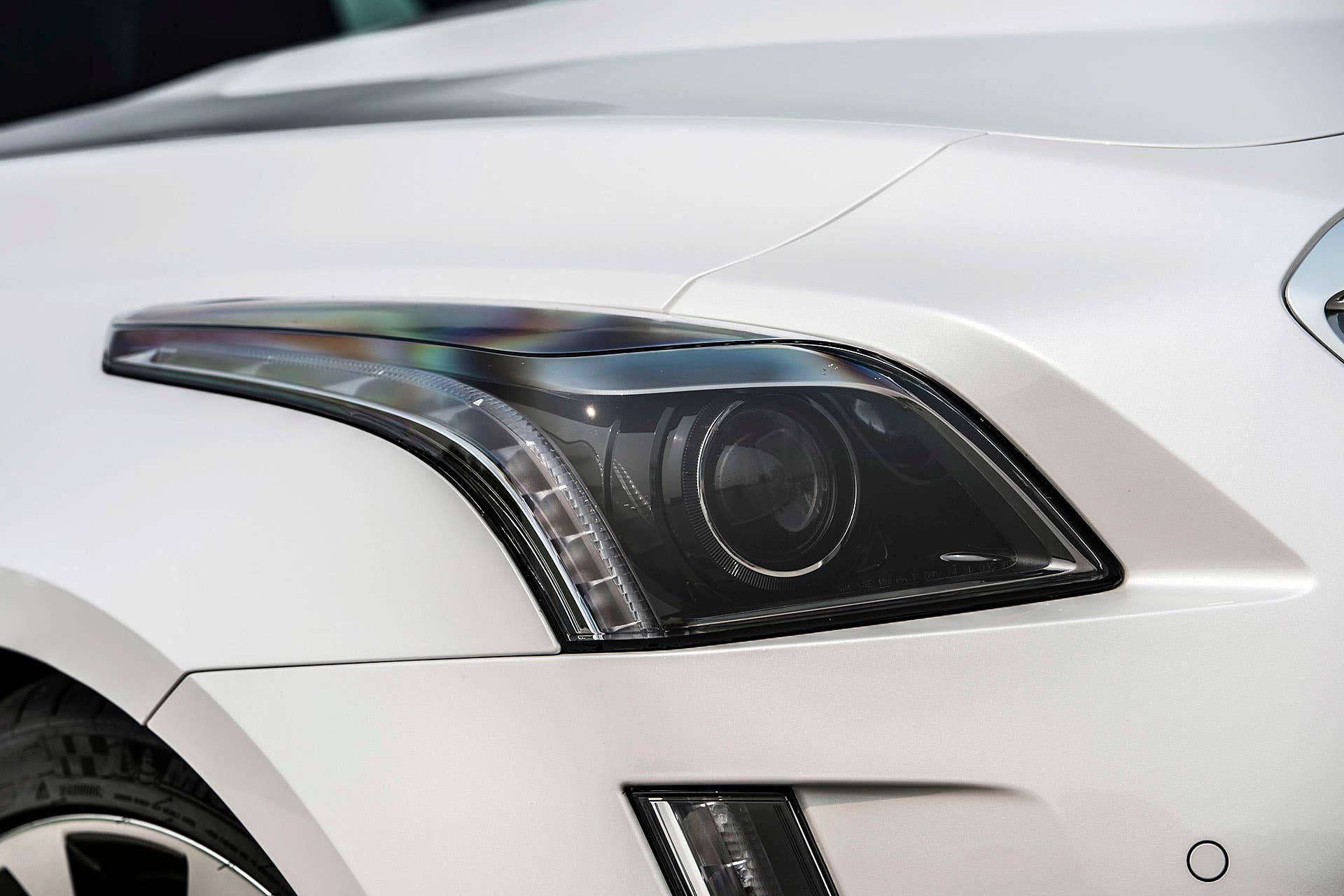 2016 Cadillac CTS-V headlight