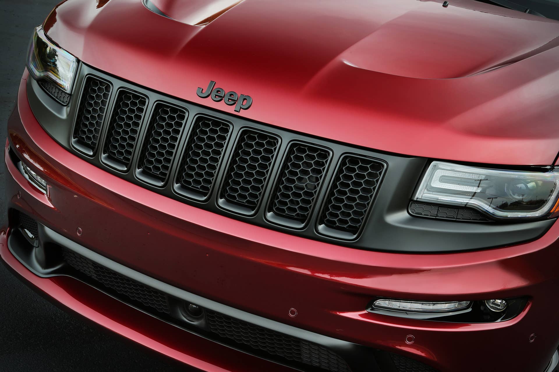 2016 Jeep Grand Cherokee SRT Night grille