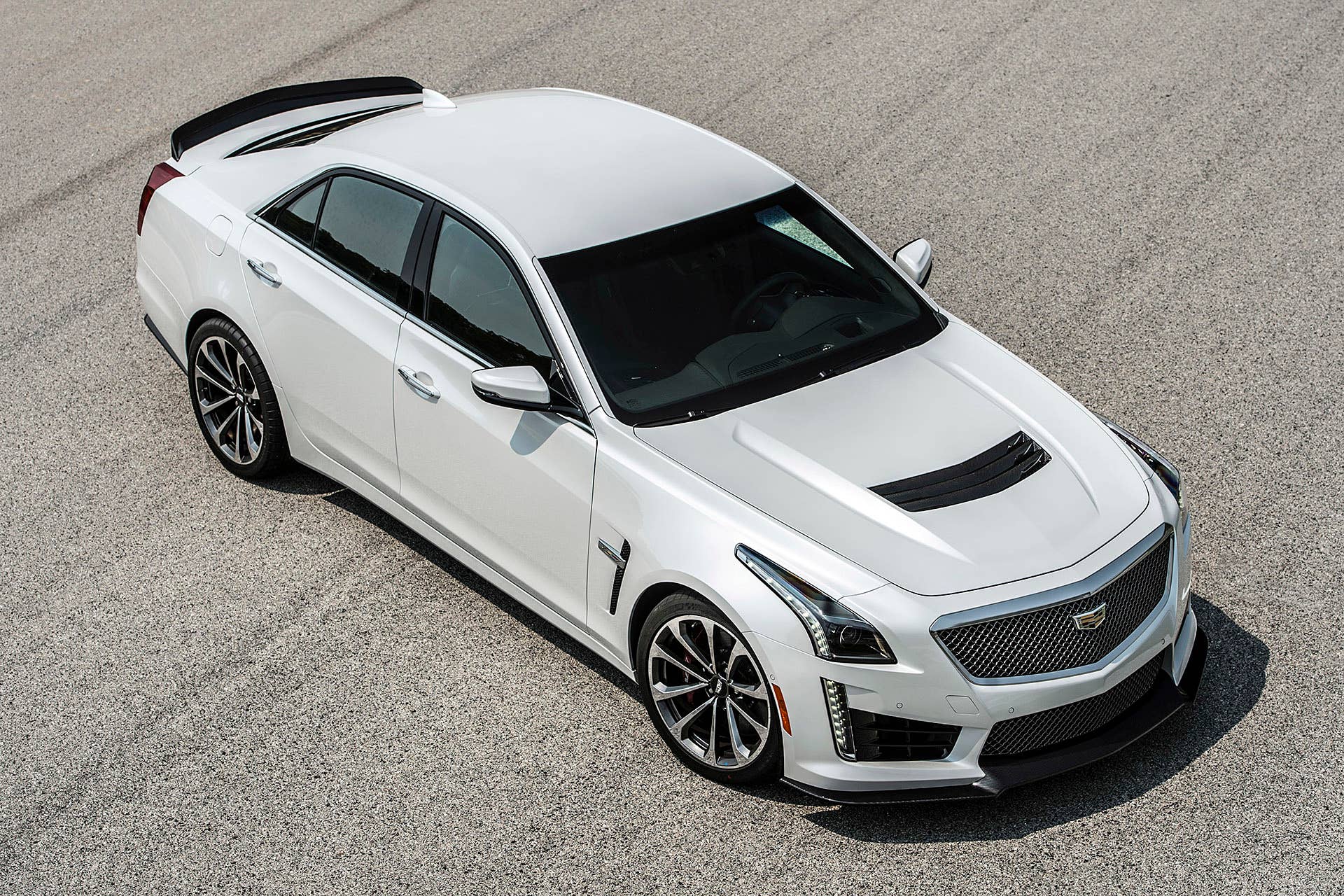 2016 Cadillac CTS-V front 3/4 view