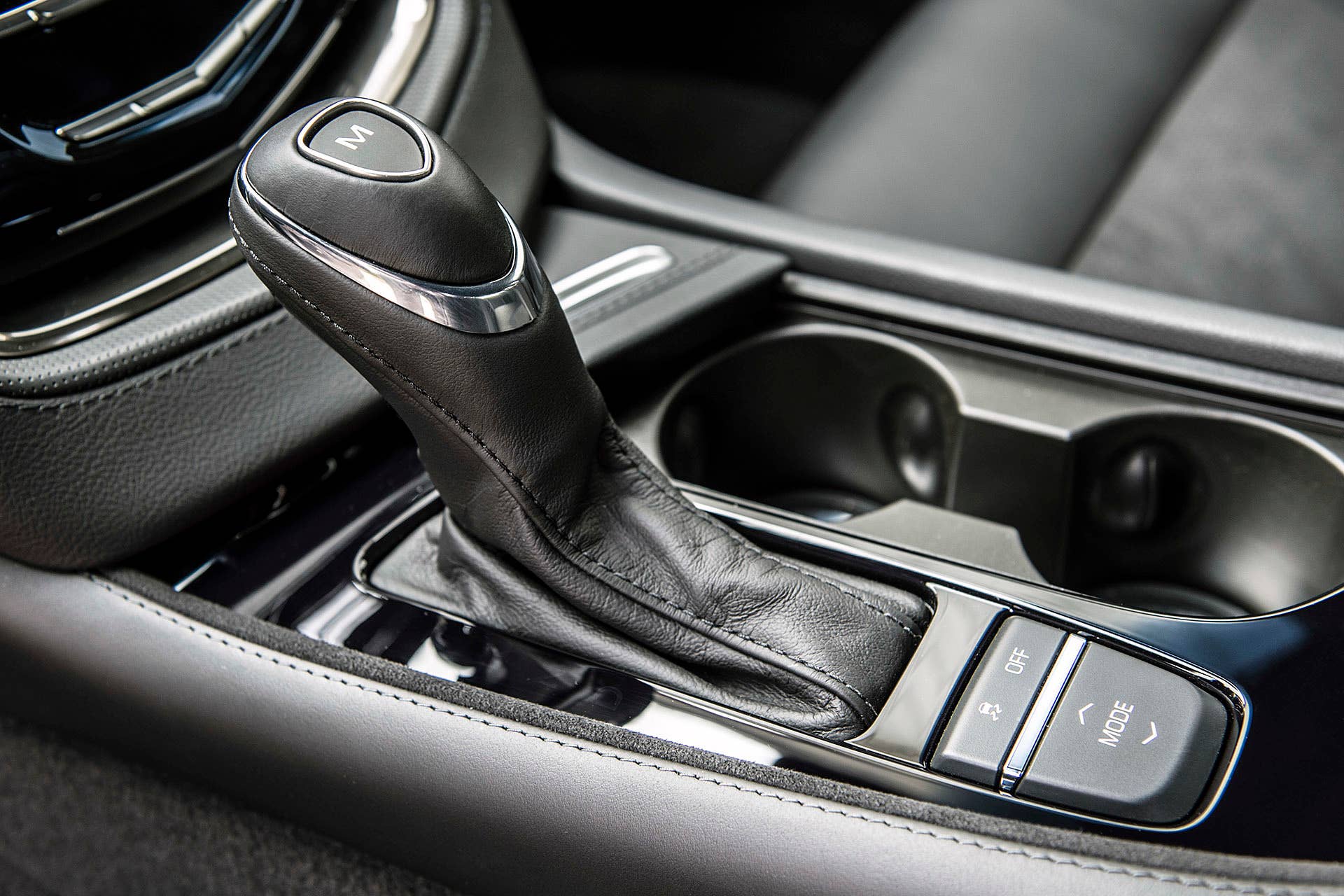 2016 Cadillac CTS-V shifter