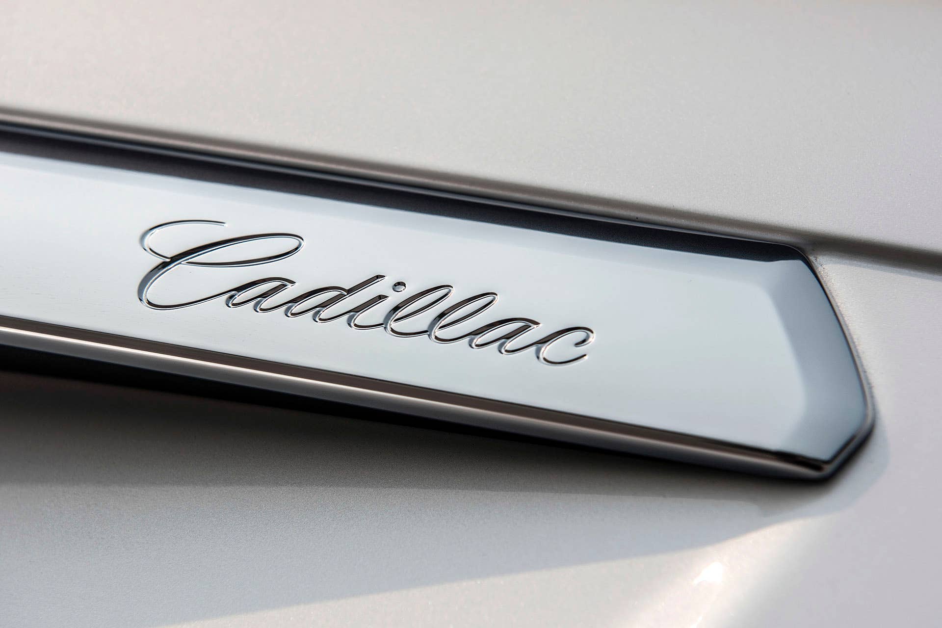 2016 Cadillac CTS-V chrome trim
