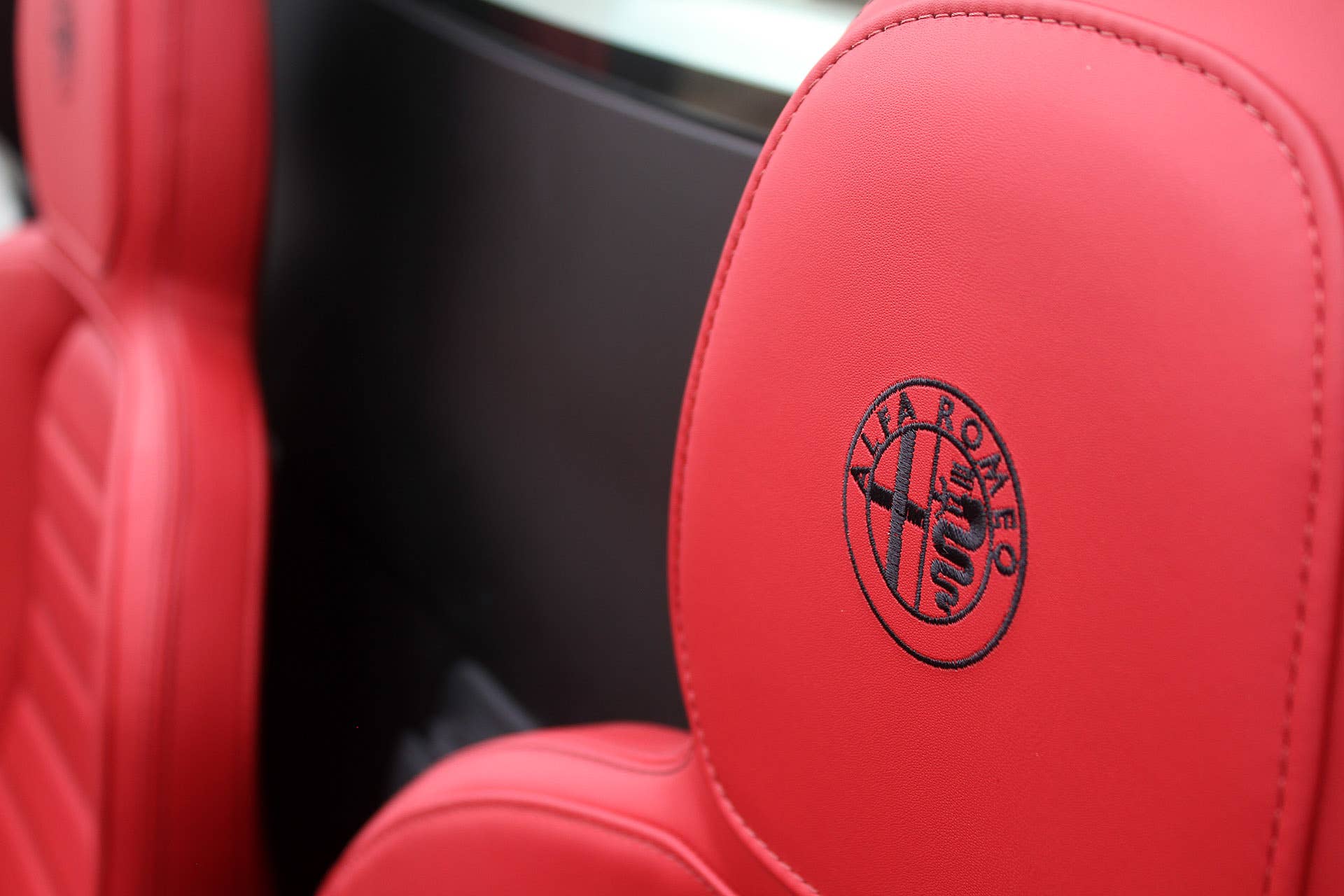 2015 Alfa Romeo 4C Spider seat detail