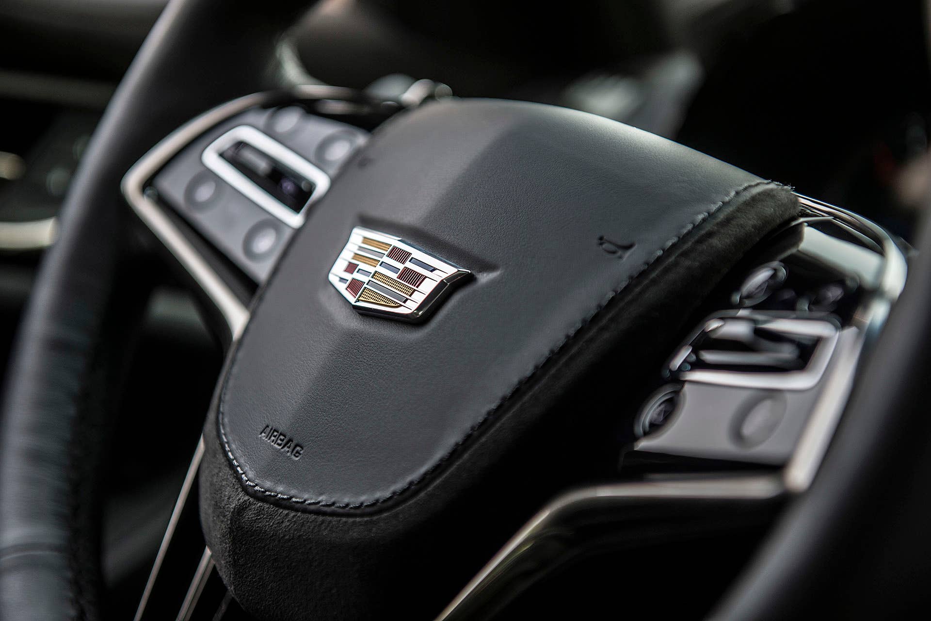 2016 Cadillac CTS-V steering wheel detail