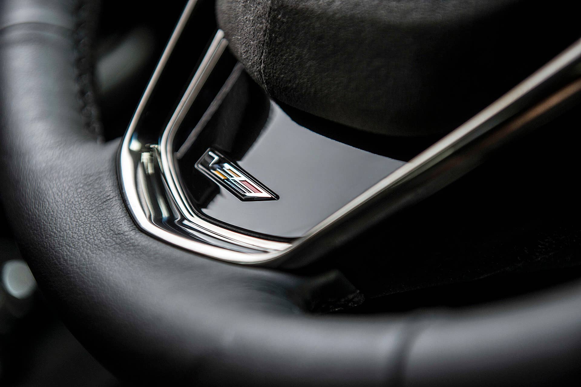 2016 Cadillac CTS-V steering wheel detail