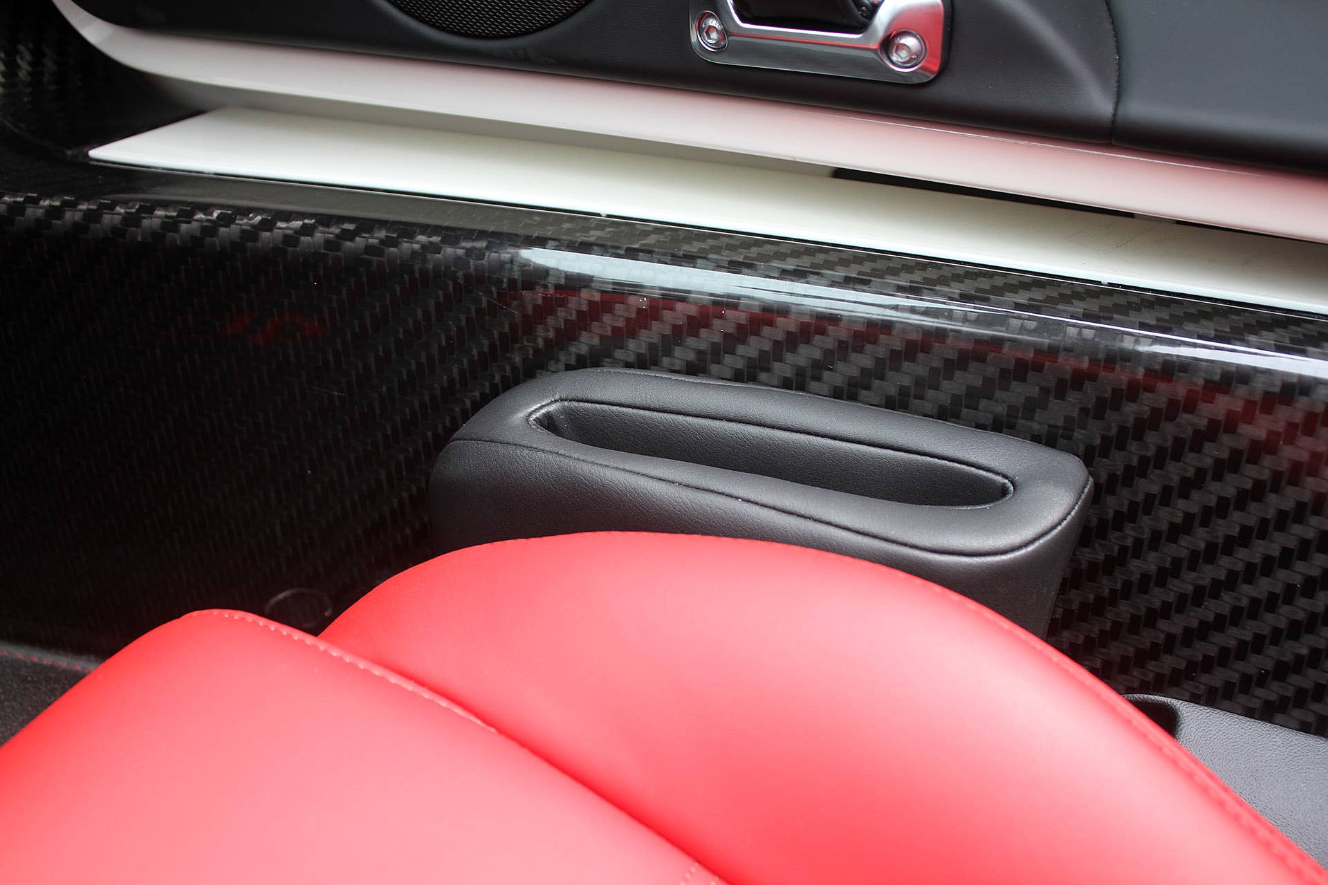 2015 Alfa Romeo 4C Spider sill