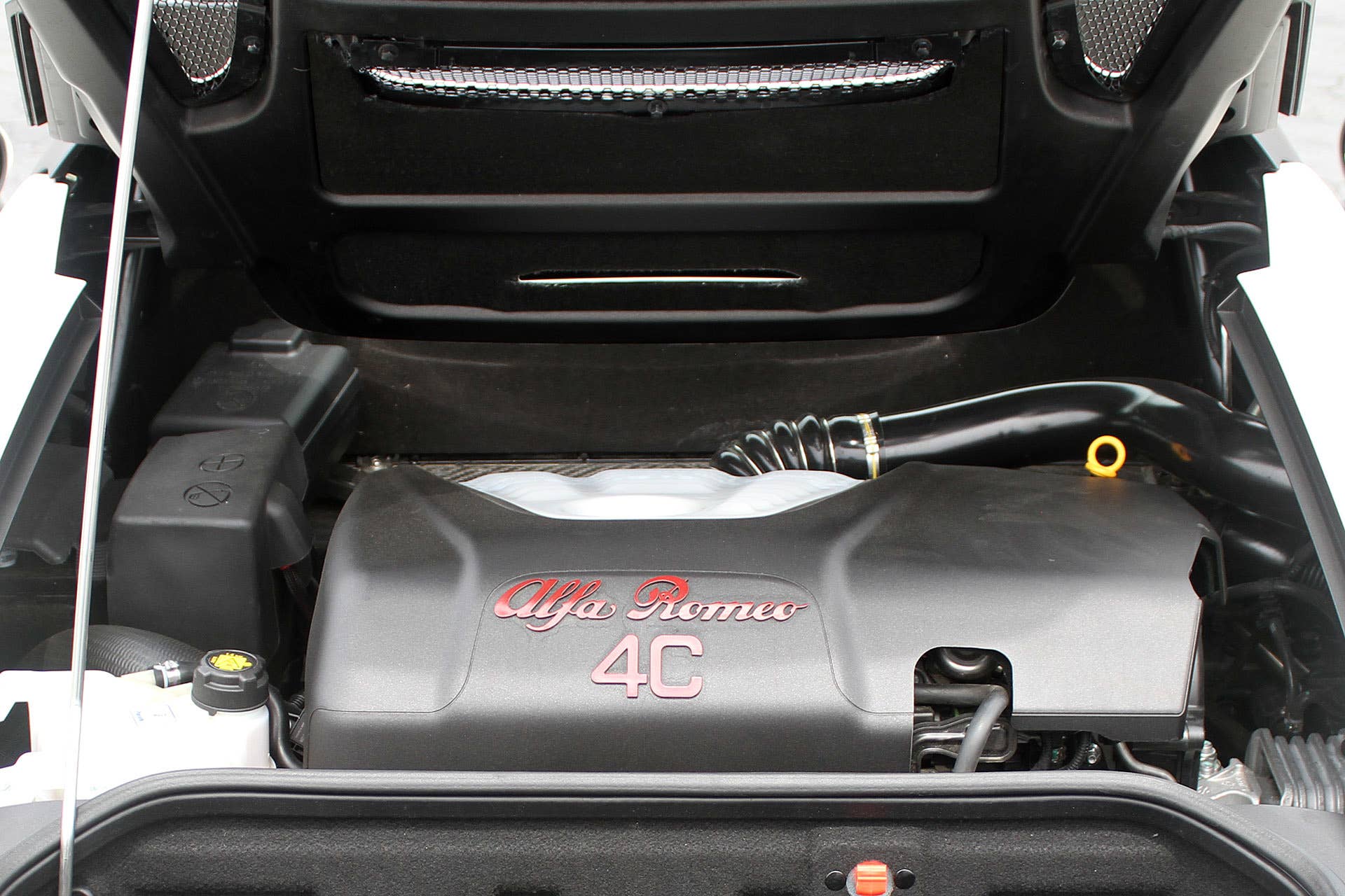 2015 Alfa Romeo 4C Spider engine