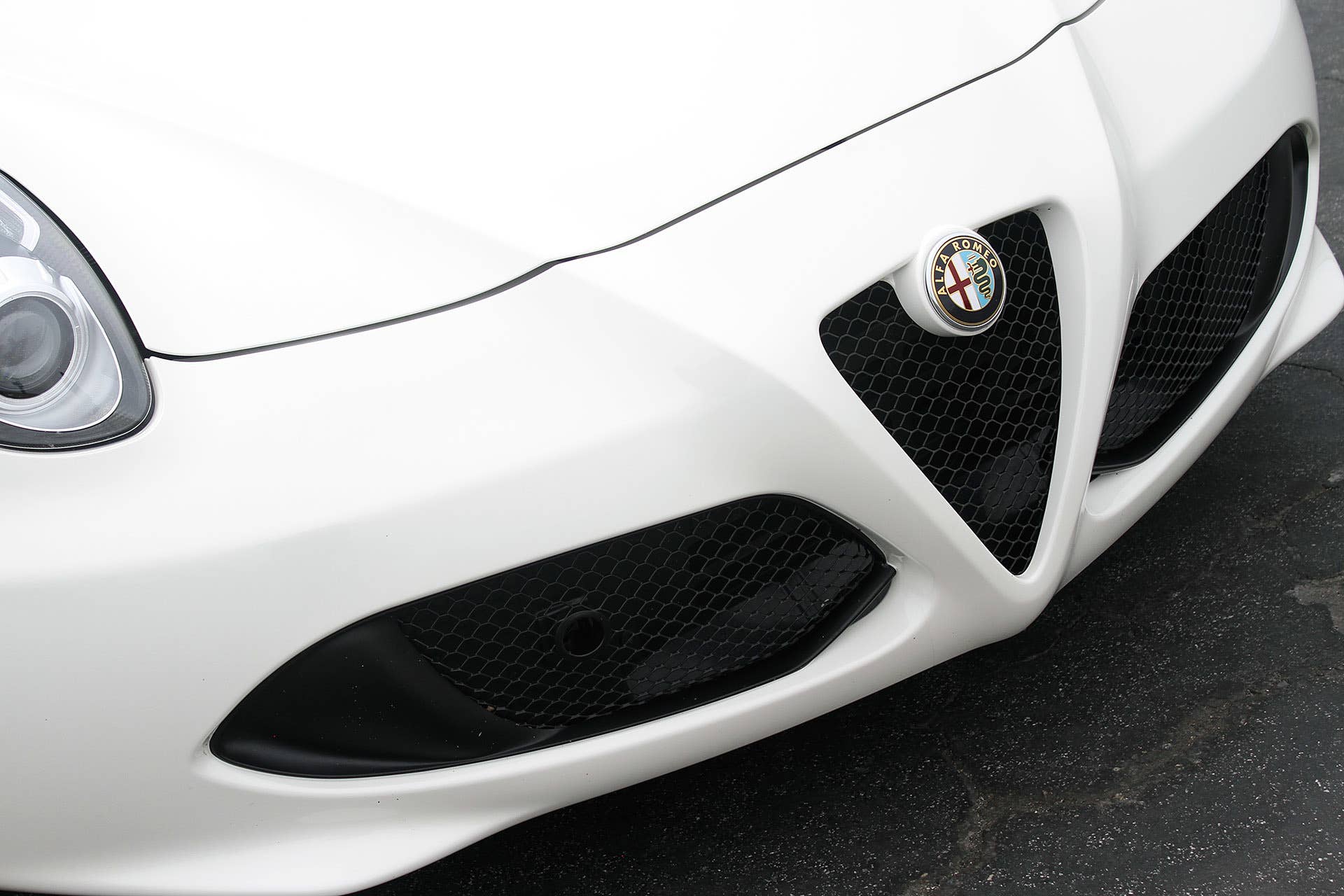 2015 Alfa Romeo 4C Spider grille