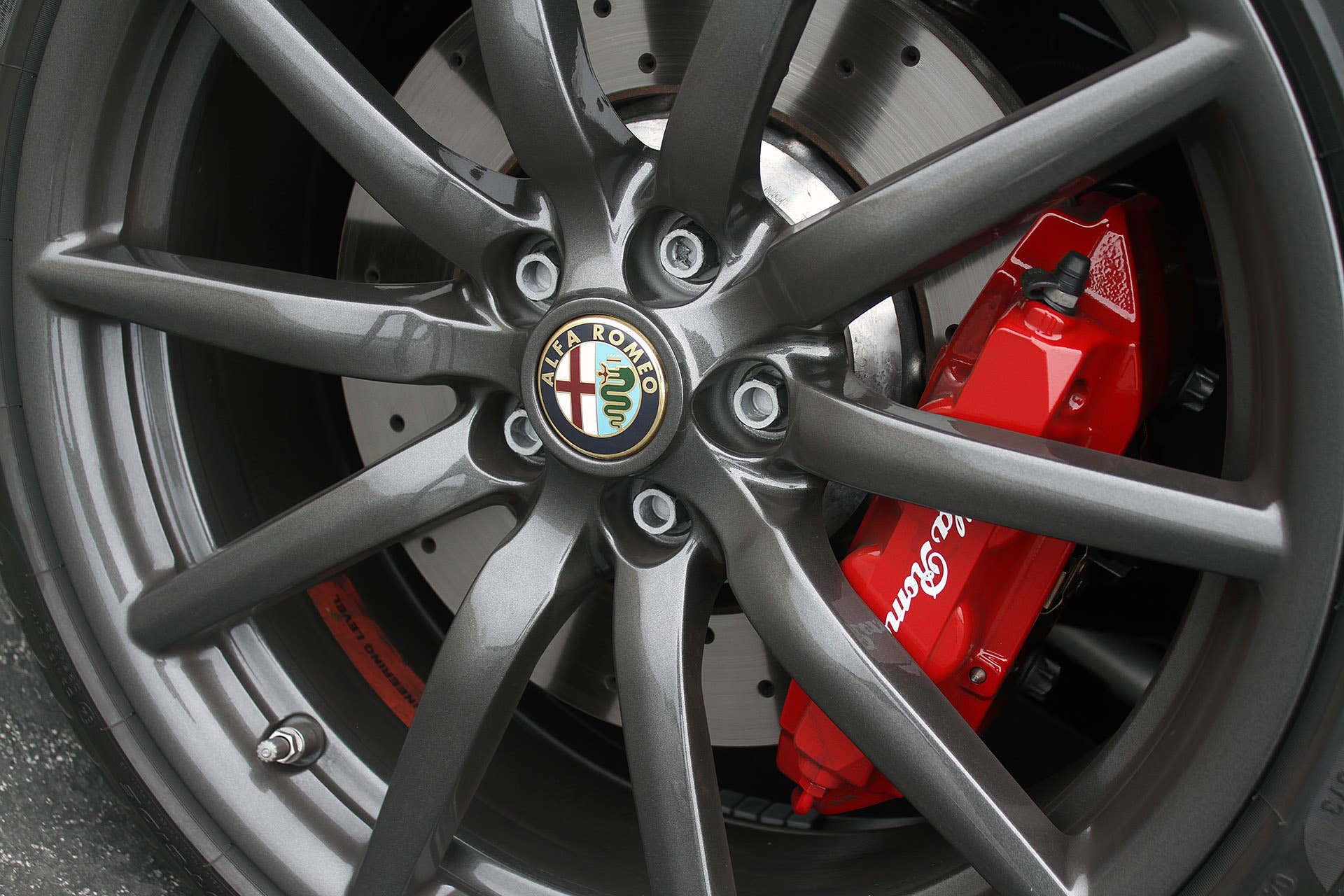 2015 Alfa Romeo 4C Spider wheel