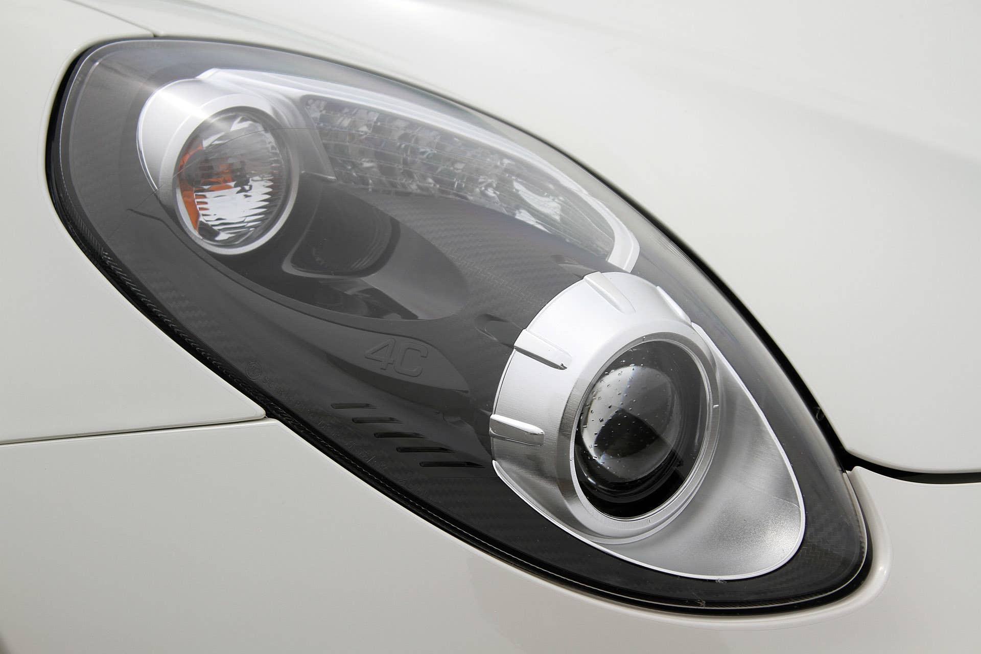 2015 Alfa Romeo 4C Spider headlight