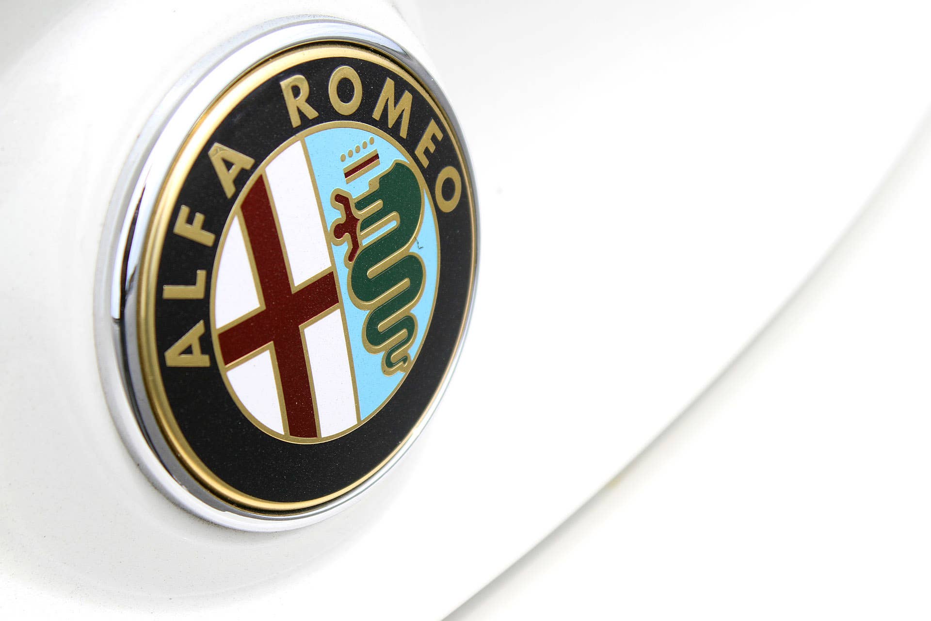 2015 Alfa Romeo 4C Spider badge
