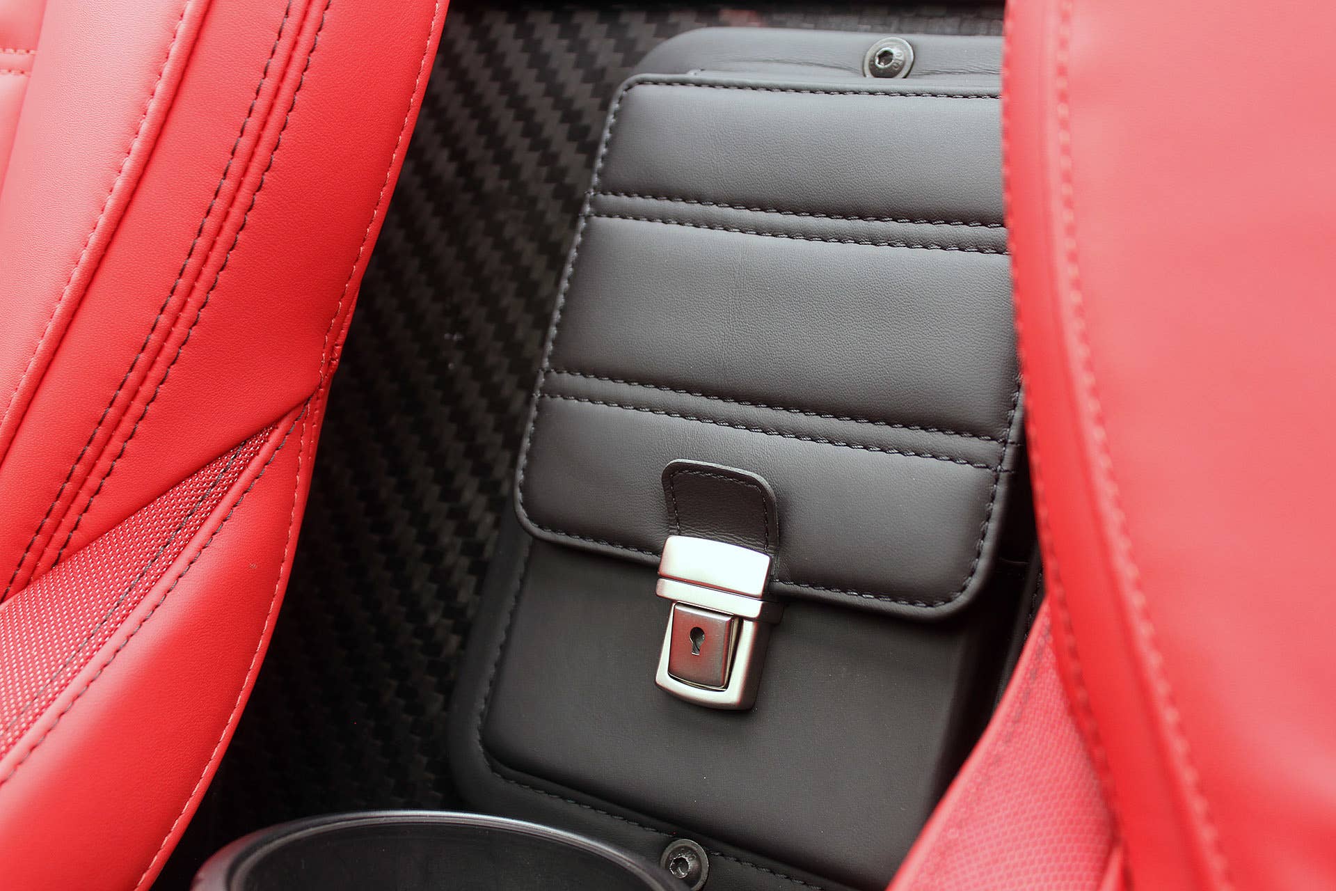 2015 Alfa Romeo 4C Spider luggage